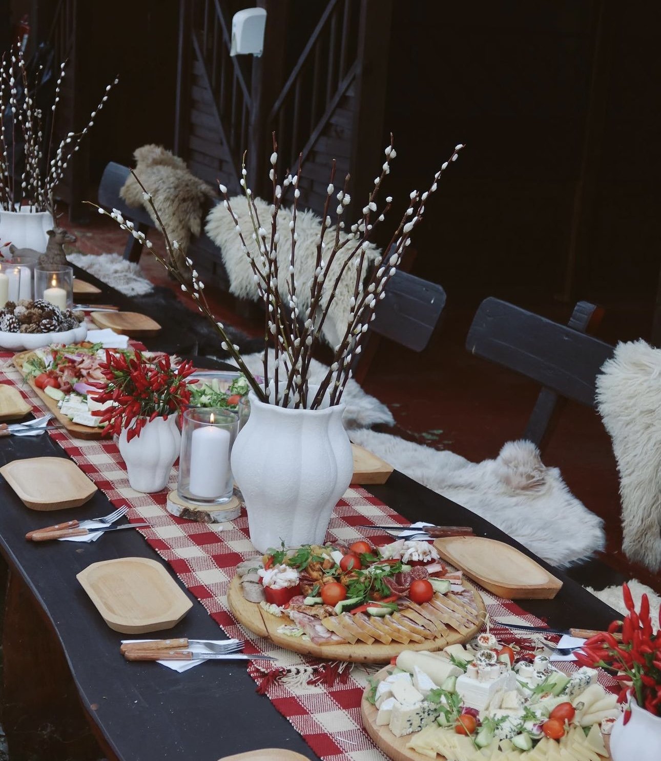 snowy-mountain-private-dinner-rustic-decor.jpg