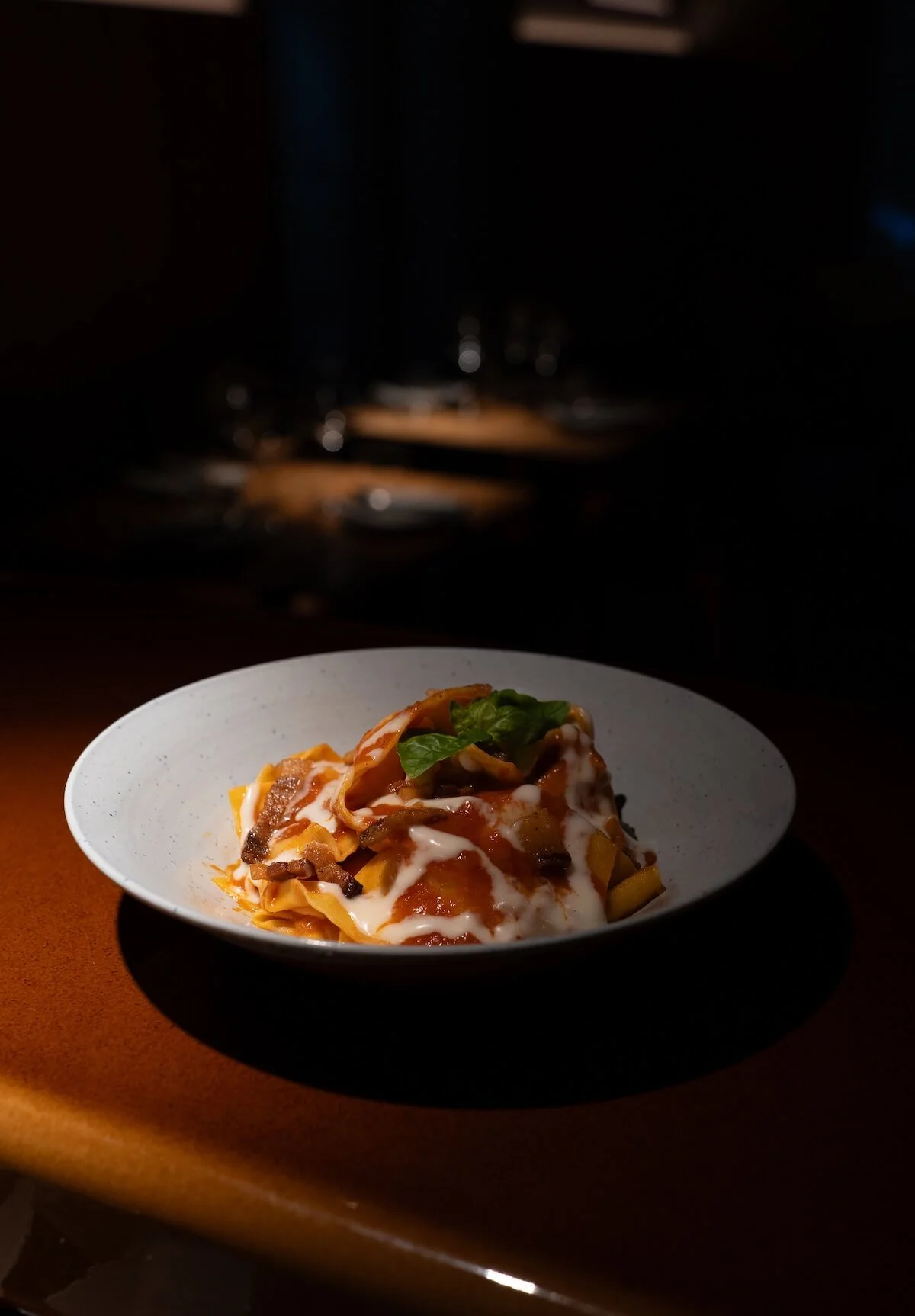 Hausgemachte pasta Pappardelle all'Amatriciana bei Neri