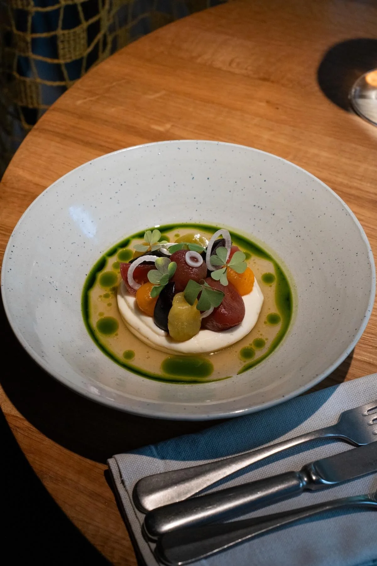 Tomaten mit Stracchino käse im restaurant Neri, Wipkingen