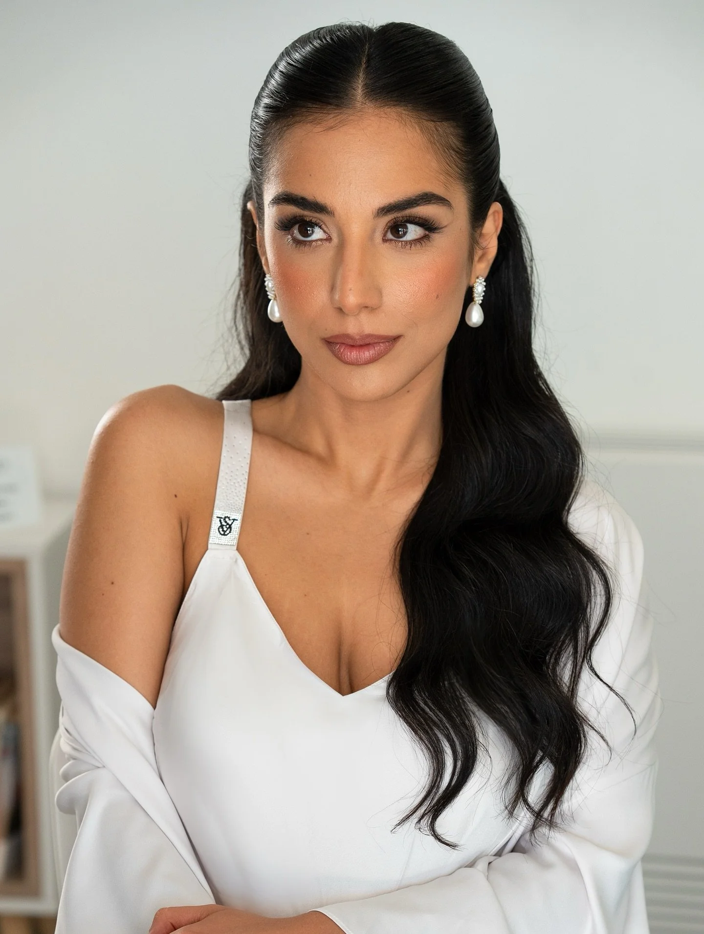 The beautiful @claudiaemilio 💘💘 

Mua @daniela_zenone_ 
&bull;
&bull;
#italianhairstylist #sicilywedding #sicilyhair #bridalhairstyling #bridalinspo #millanova #millanovabride