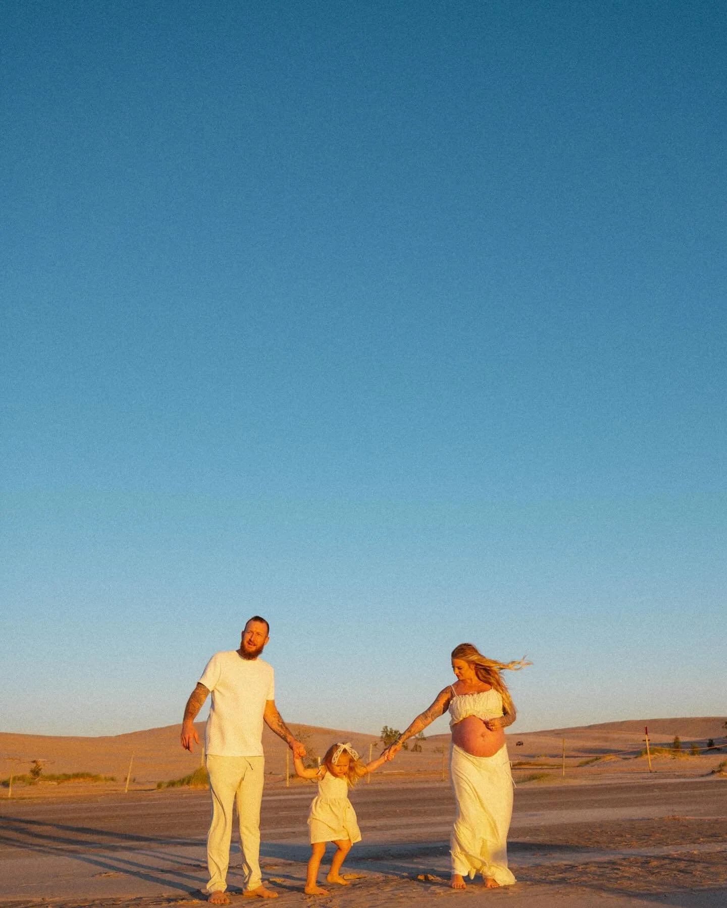 A few hours of beach hangs and rippin the dunes with one of my favorite families. So excited for them to bring in baby boy. 🥰