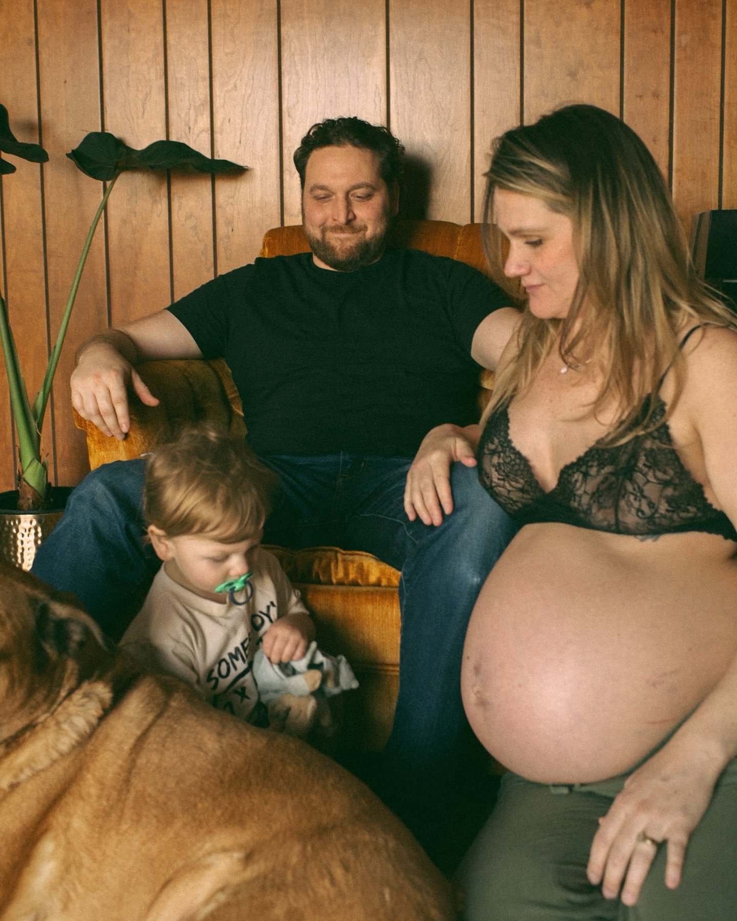 As a momma of 4, the only part of pregnancy I myself enjoyed was how empowering it is. 
But listen - I loveeeeeee a pregnant momma - and if you loathe pregnancy too, we can kiki about it while documenting a time in your life where you can show what a