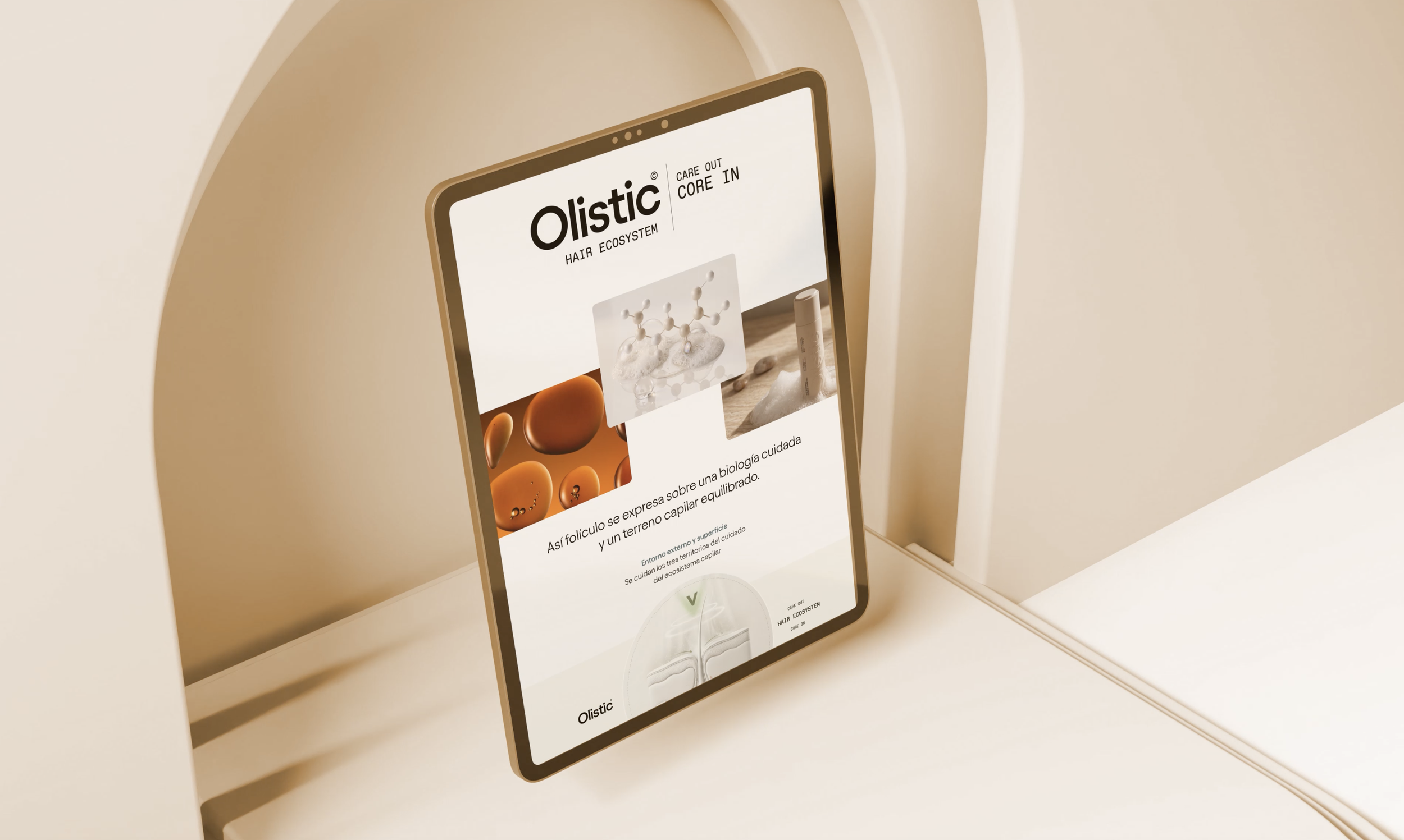 Pantalla de teléfono móvil mostrando información sobre el ecosistema capilar Olistic, con imágenes de moléculas y células, y texto en español que explica la importancia de cuidar la biología del cabello.