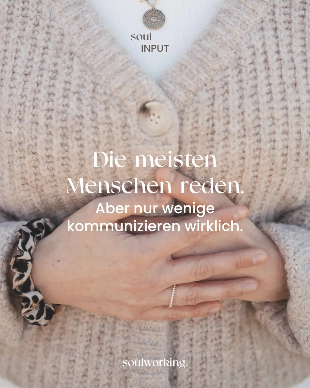 Die liebe Kommunikation. 🤍

Schon verr&uuml;ckt, wie oft wir Dinge nicht ansprechen: aus Angst vor Ablehnung, Streit, Entt&auml;uschung oder einfach davor, jemanden zu verletzen.

Und dabei merken wir gar nicht, wie viel Energie es kostet, alles in 