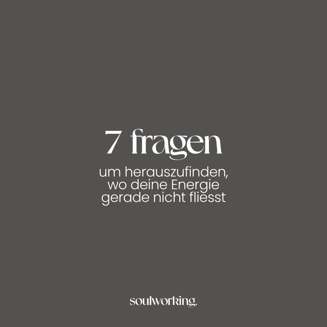 Oft merken wir, dass etwas nicht im Gleichgewicht ist, wissen aber nicht genau wo.

Diese 7 Fragen k&ouml;nnen dir helfen, bewusster hinzuschauen und zu erkennen, welcher Lebensbereich bzw. welches Chakra gerade nach Aufmerksamkeit ruft.

Welche Frag