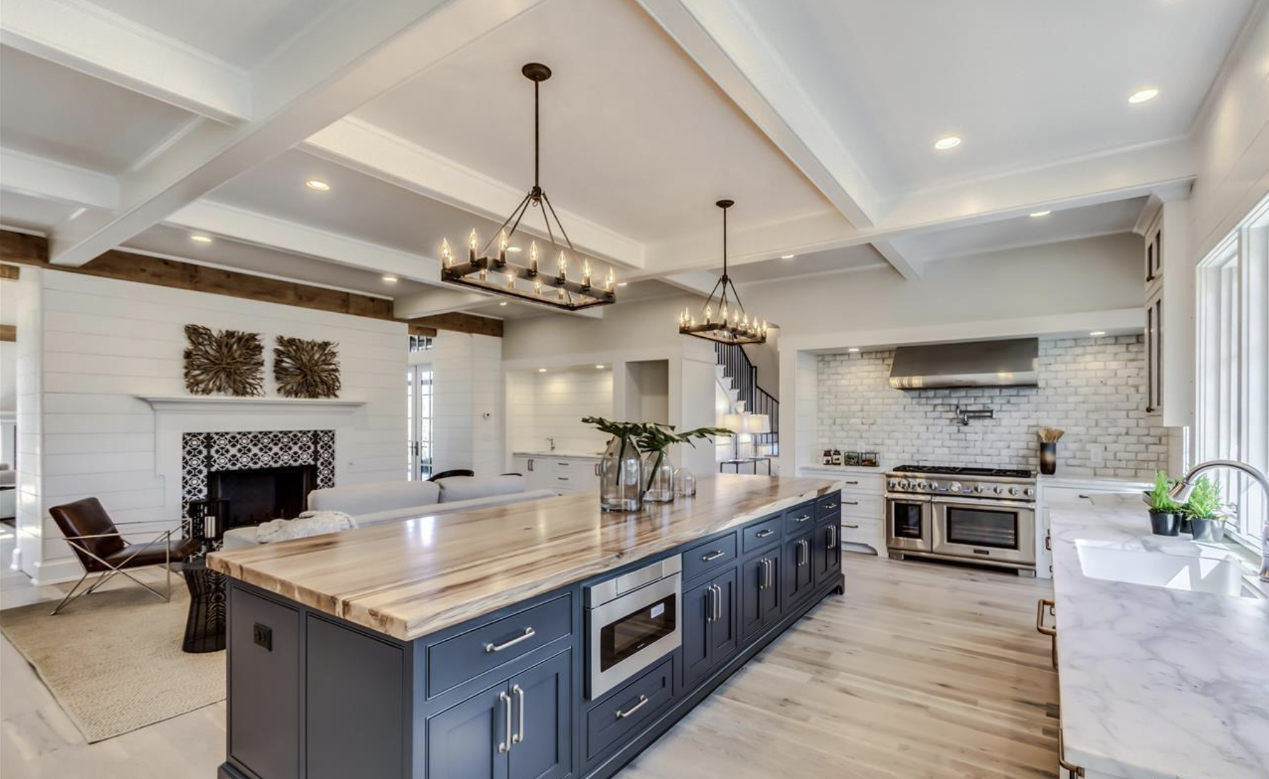 3924 realtor kitchen 3.png