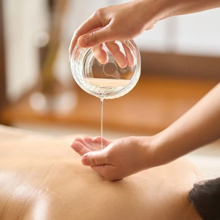 Ayurvedic massage and treatment packages in Leicester for pain and stress relief using medicated oils and herbs