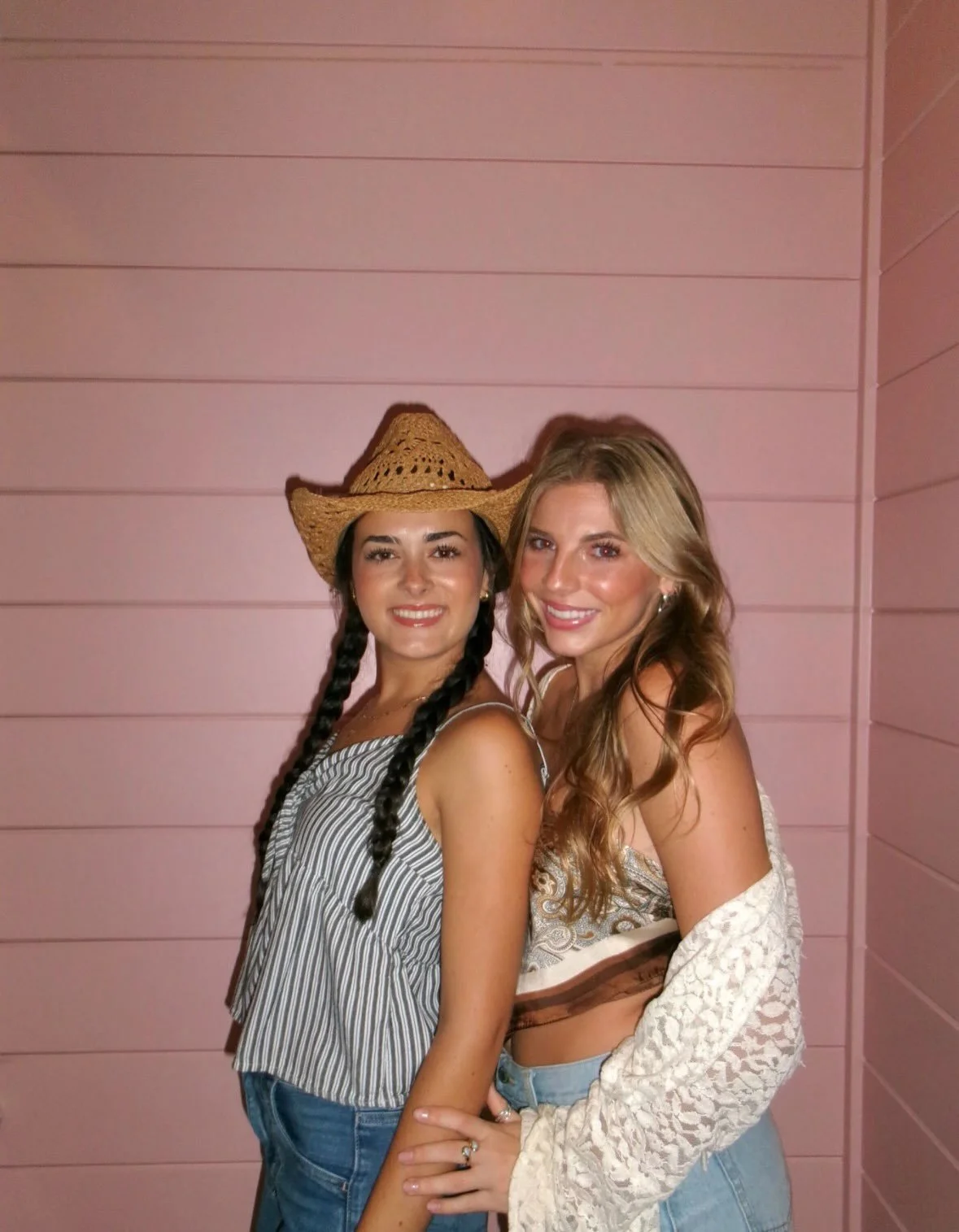 The wait is over&hellip;👯&zwj;♀️

Our new members finally got to find out who their bigs are at our Big/Little Reveal!🤍🤍

#gammaphibeta #gphibslo #sorority #sisterhood #biglittle