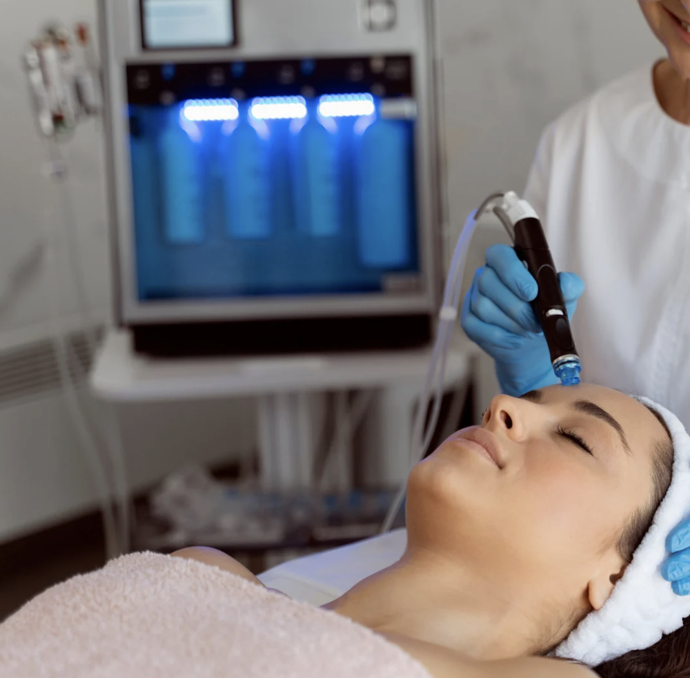 Hydrafacial treatment in progress with the Hydrafacial system