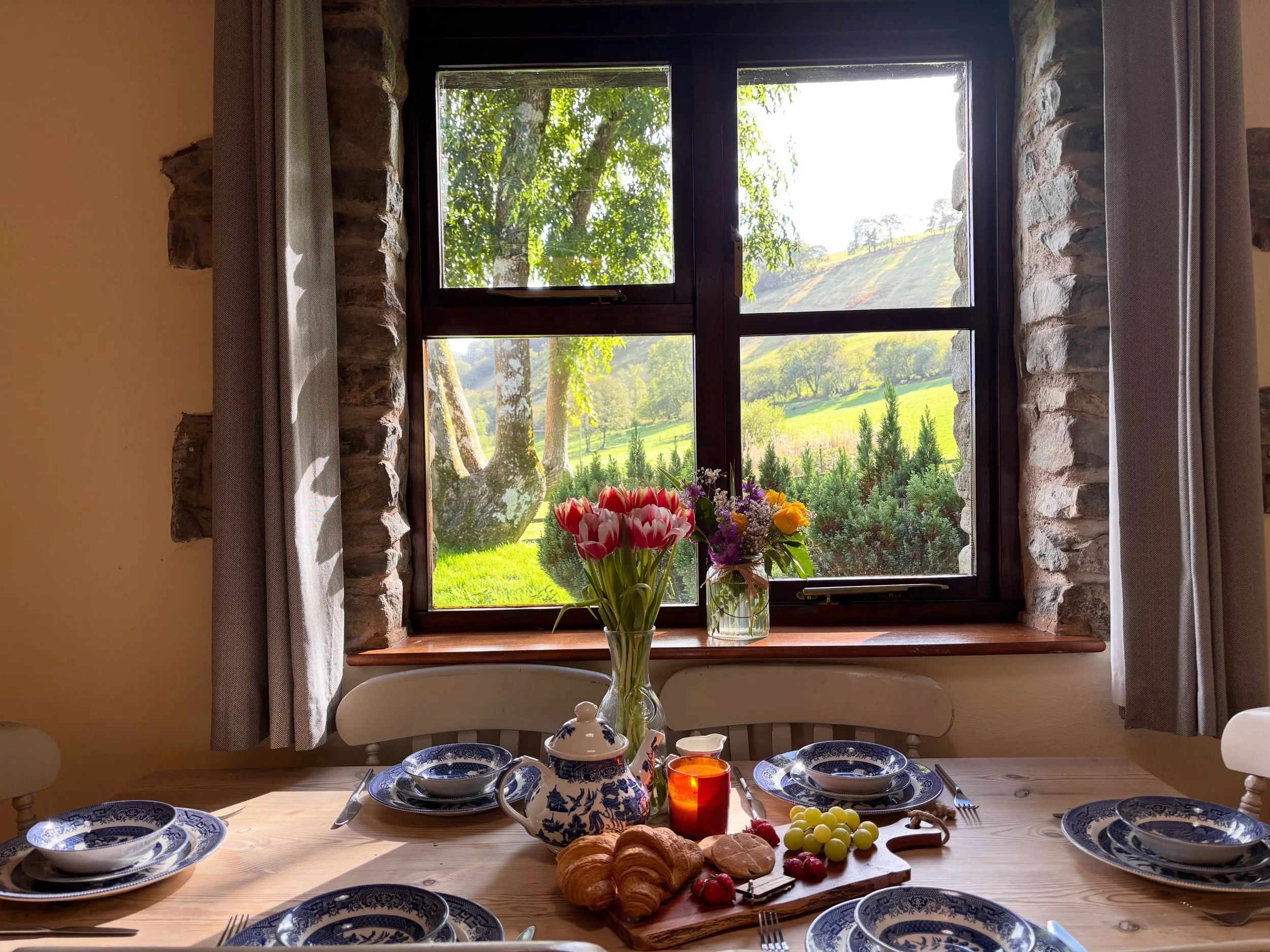 A little look at the Woodpecker 1 Cottage refresh 🪶

A few thoughtful updates, fresh touches and new pieces to make the space feel even cosier for your next stay.

We&rsquo;ve made the most of the space with two new sofa beds, so Woodpecker 1 can no