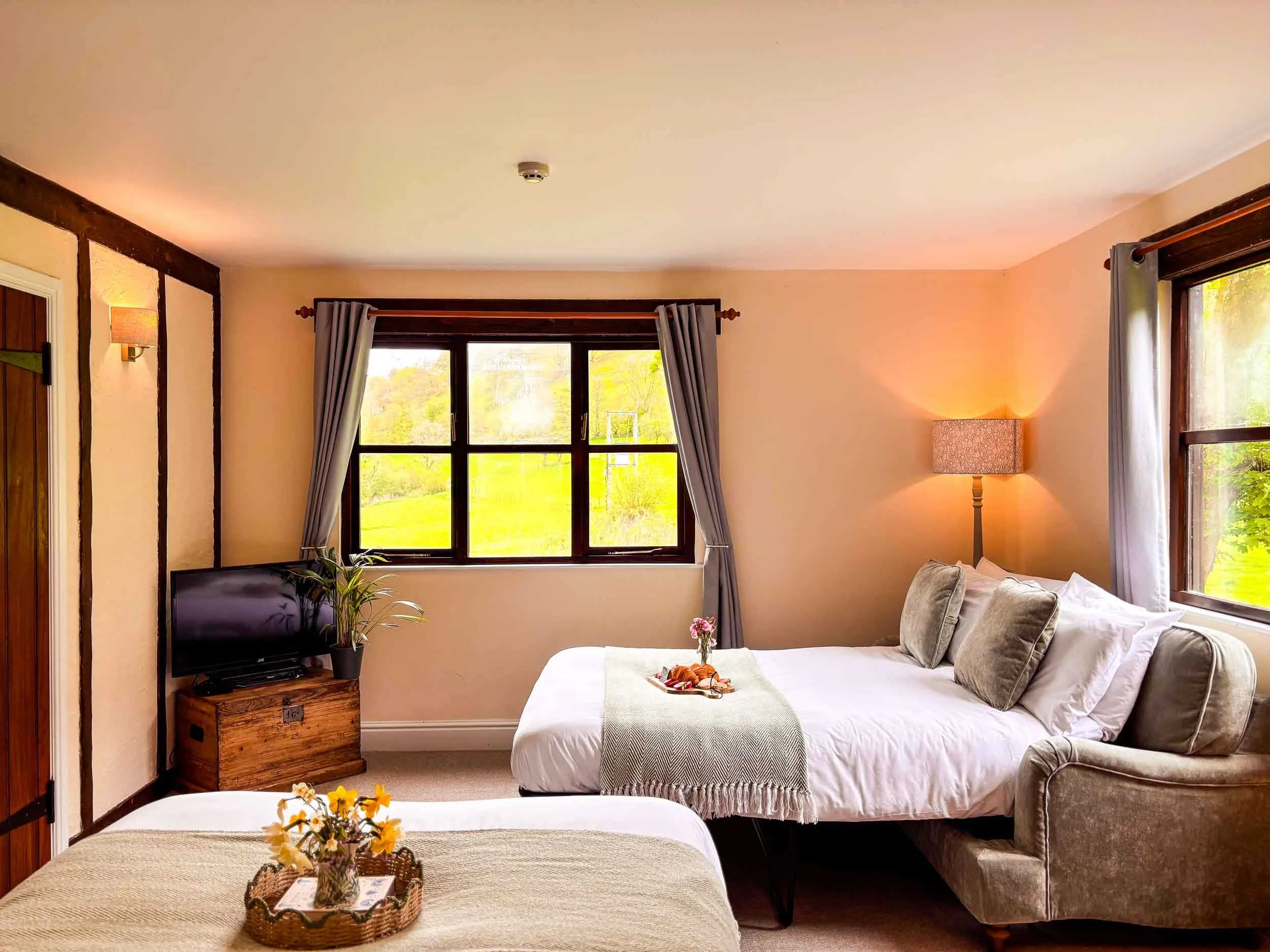 Mid Wales Lake Cottages Cwm Chwefru Builth Wells Powys Internal Photos of Woodpecker 2 Cottage-15.jpg