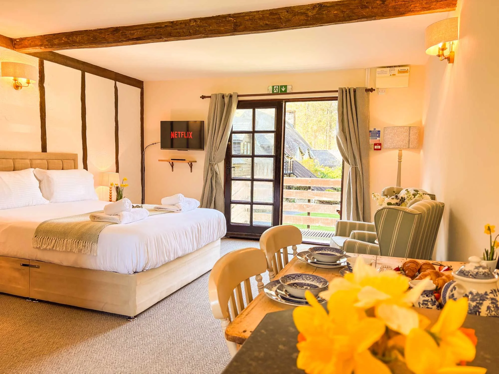 Mid Wales Lake Cottages Cwm Chwefru Builth Wells Powys Robin Cottage-20.jpg
