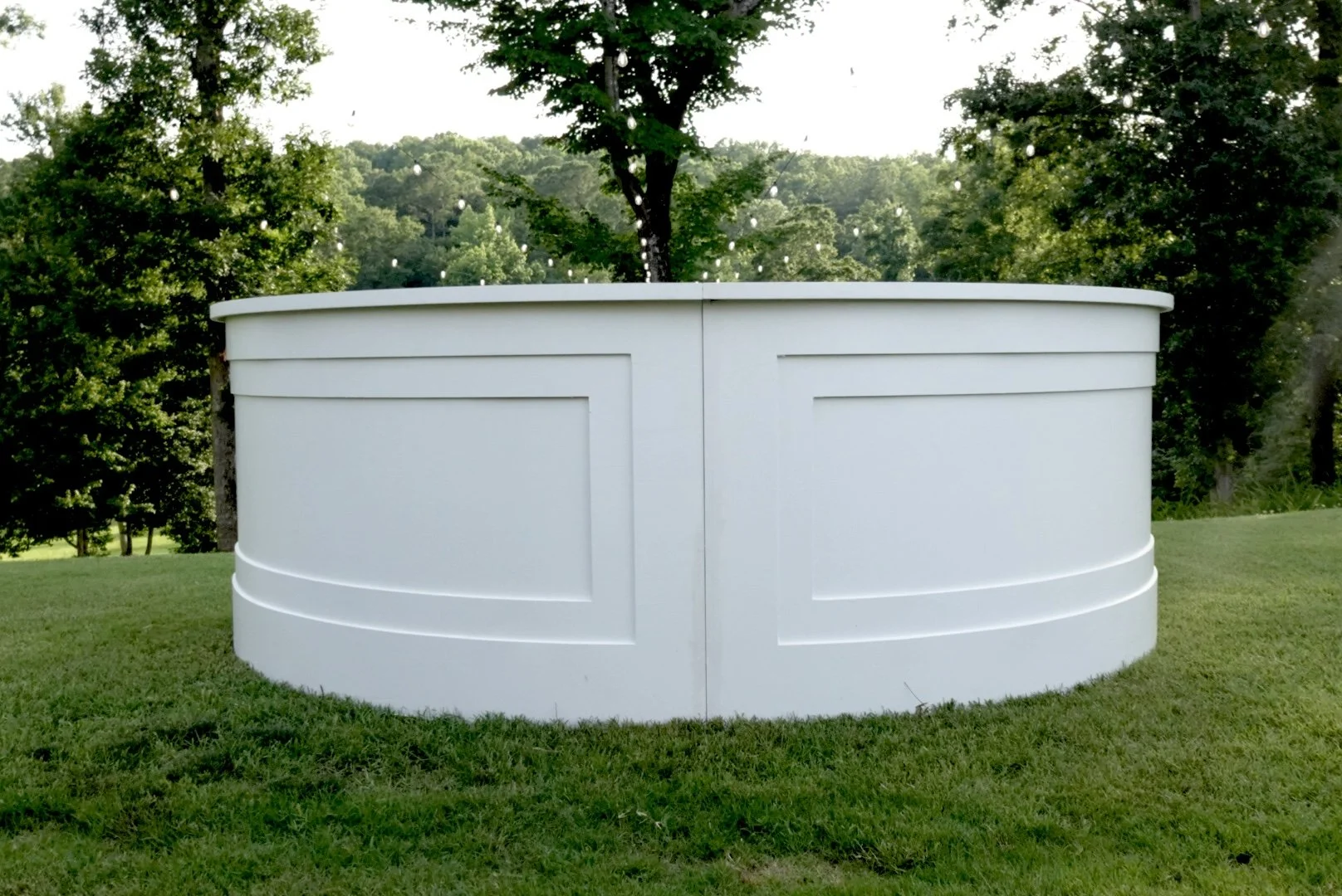 Half-round bar made from two curved white bars.