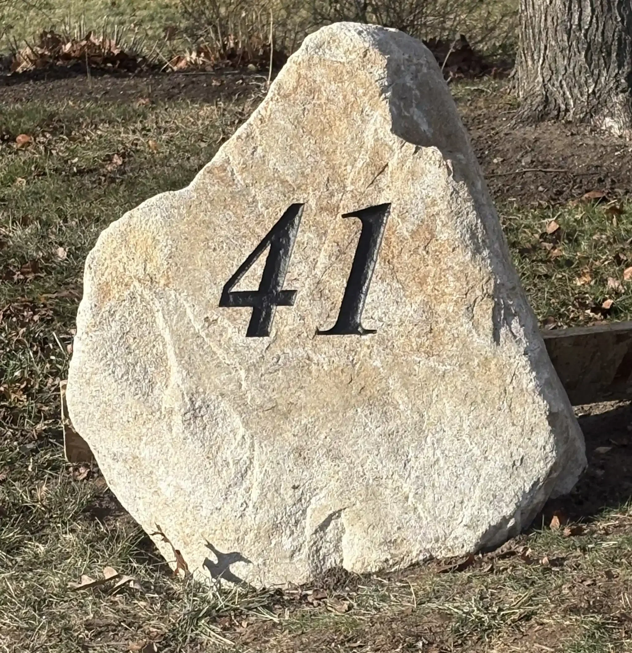 An address stone with the number 41 engraved on it.