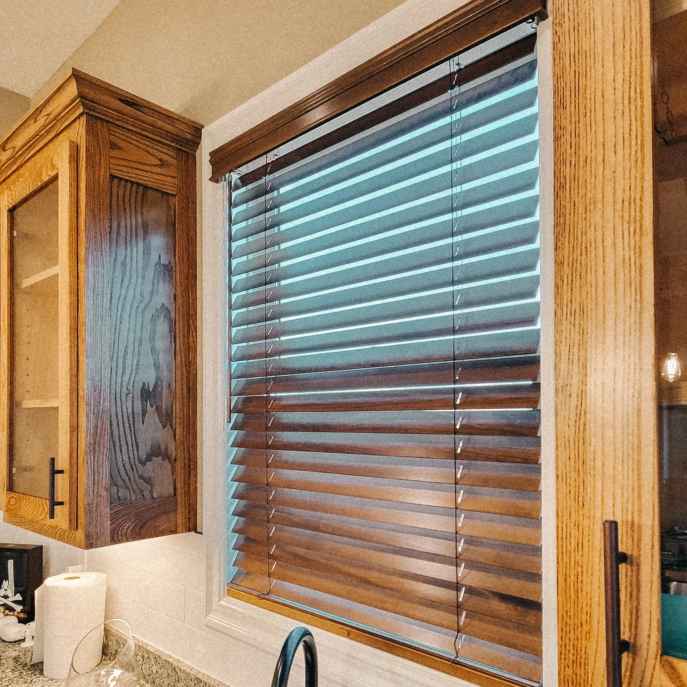 605 Blinds Wood Blinds