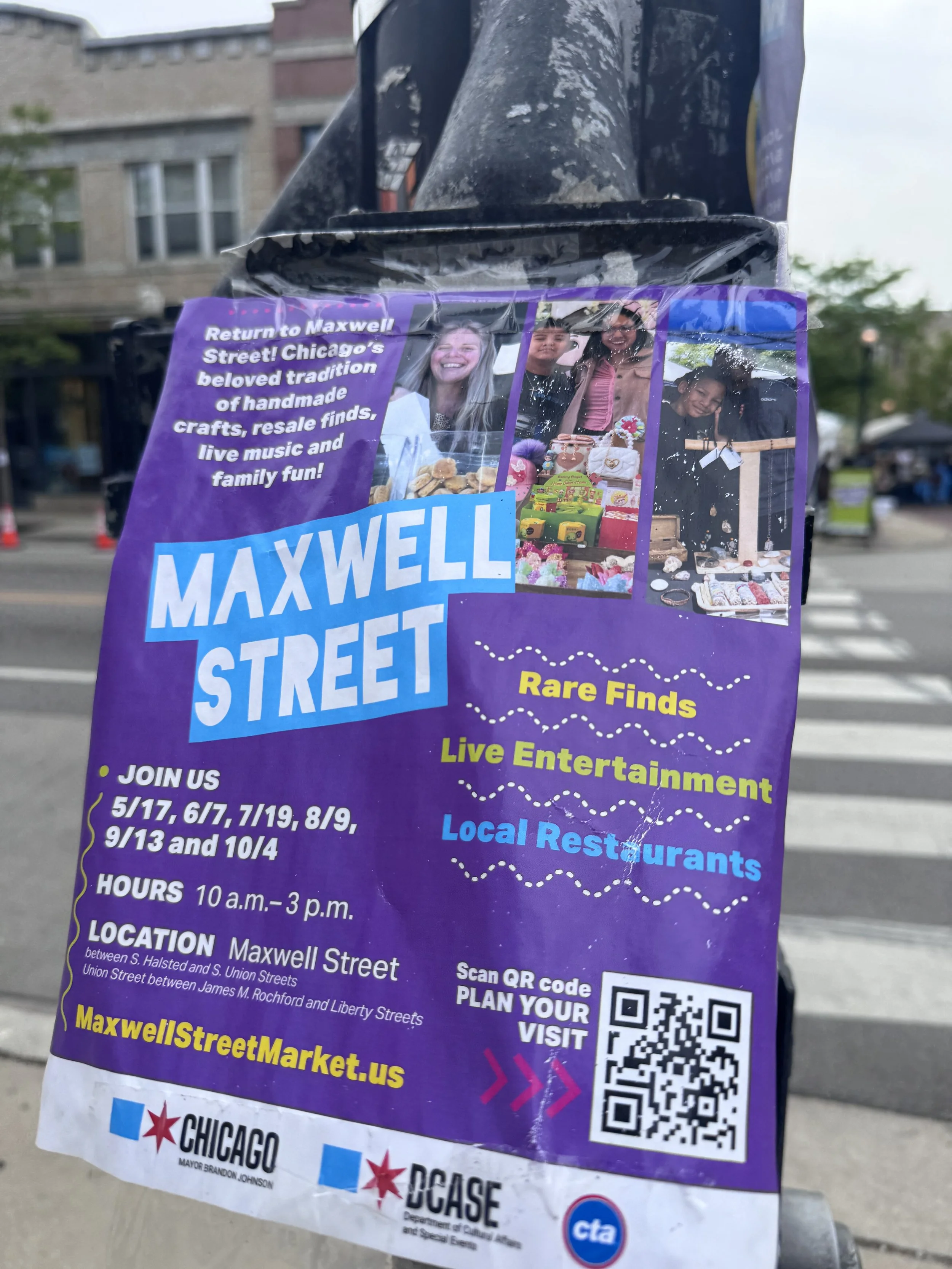 Maxwell Street Market: The Ghost of Old Chicago Still Hanging On
