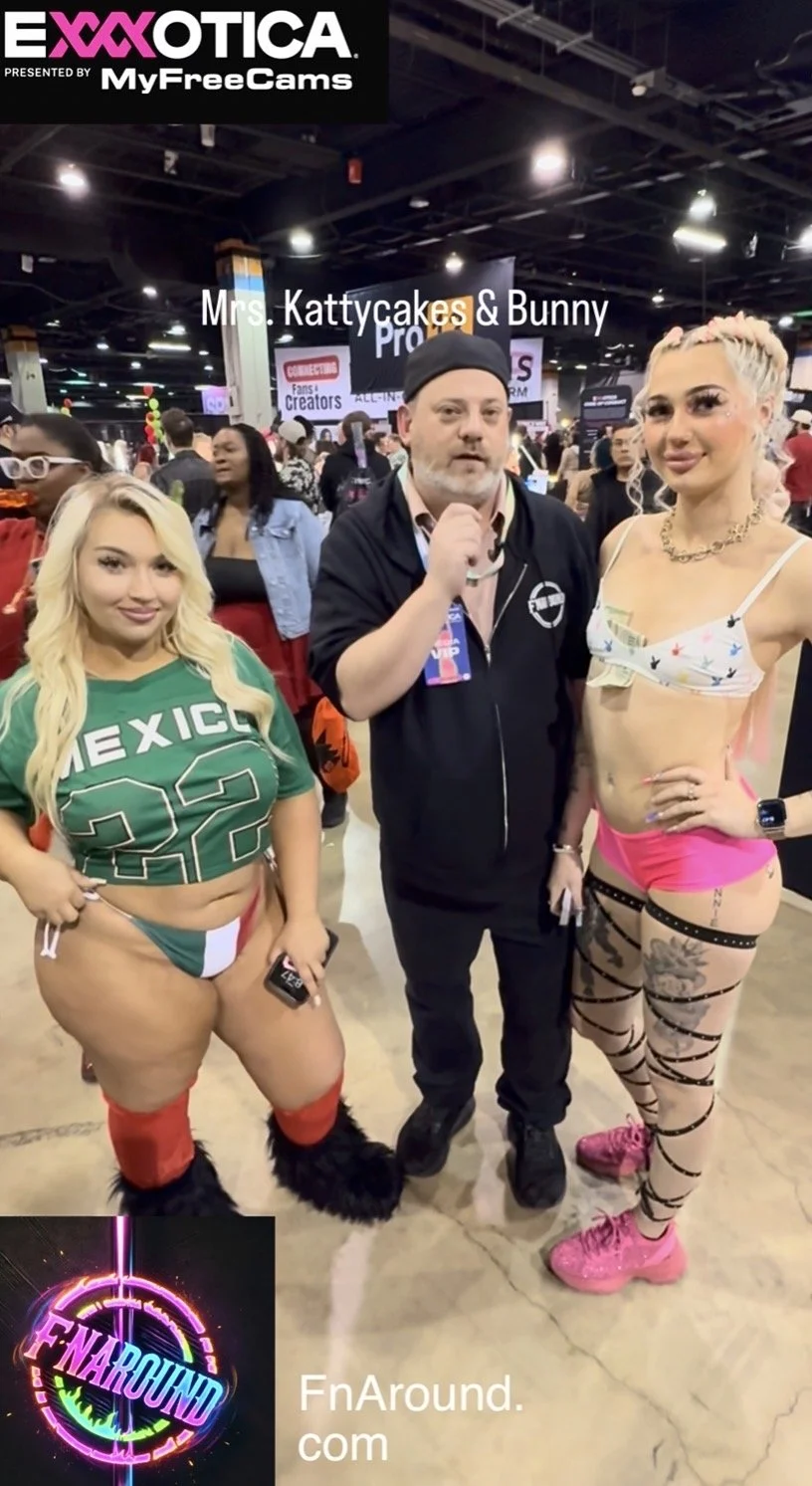 Bunny & Mrs.  Kattycakes at Exxxotica