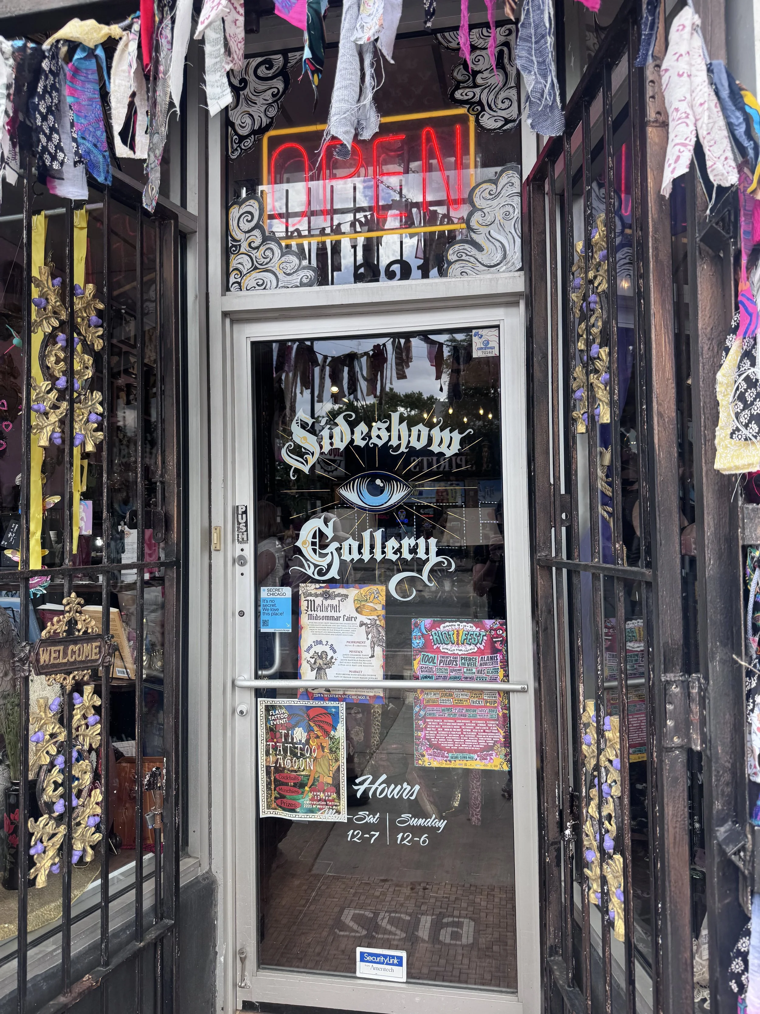 Sideshow Gallery Review: We Accidentally Walked Into a Renaissance Faire, a Witch Market, and Someone’s Side Quest