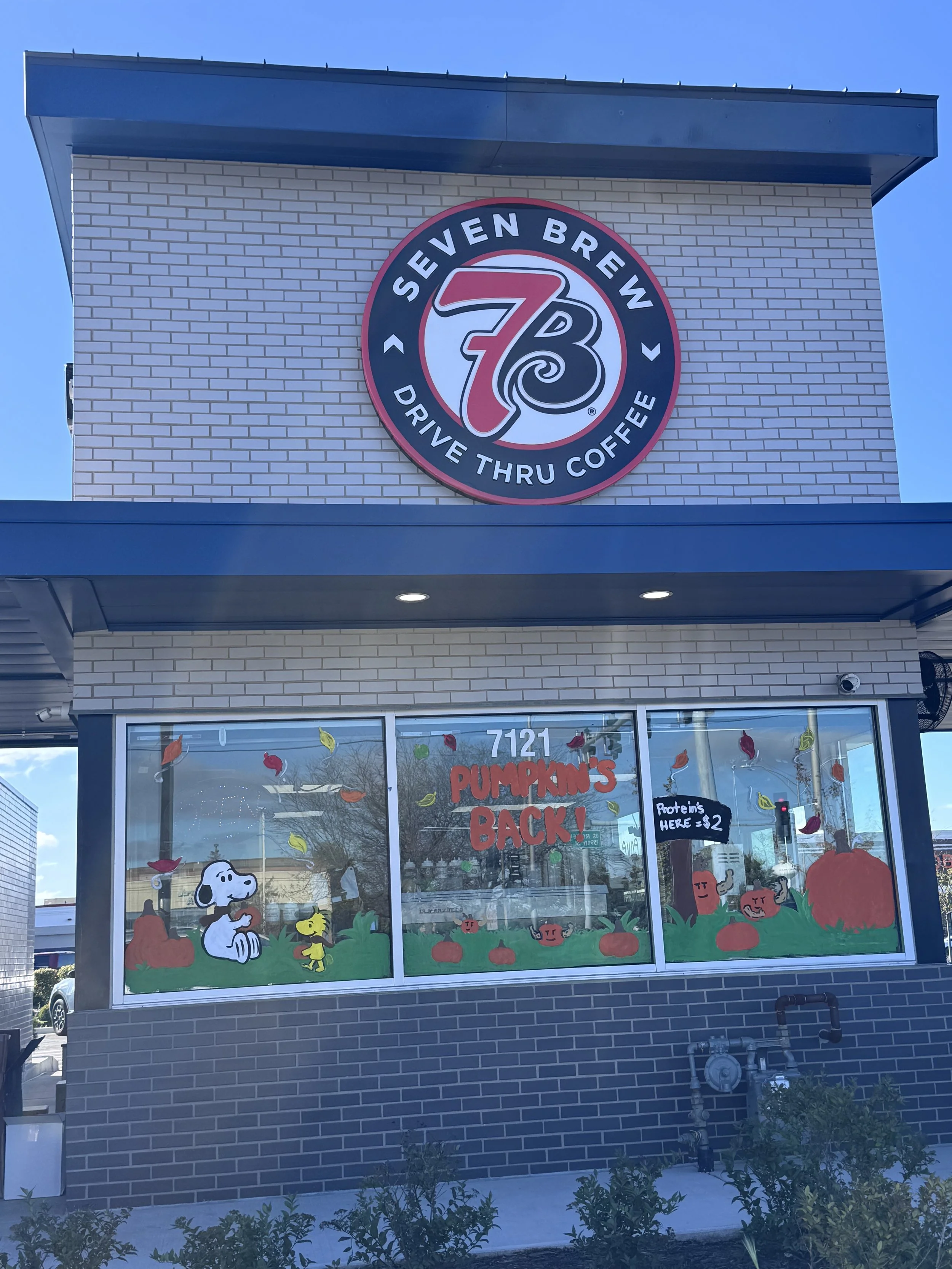 7 Brew Tinley Park Review: Iced Blondie, Crème Brûlée Latte & Fall Fun