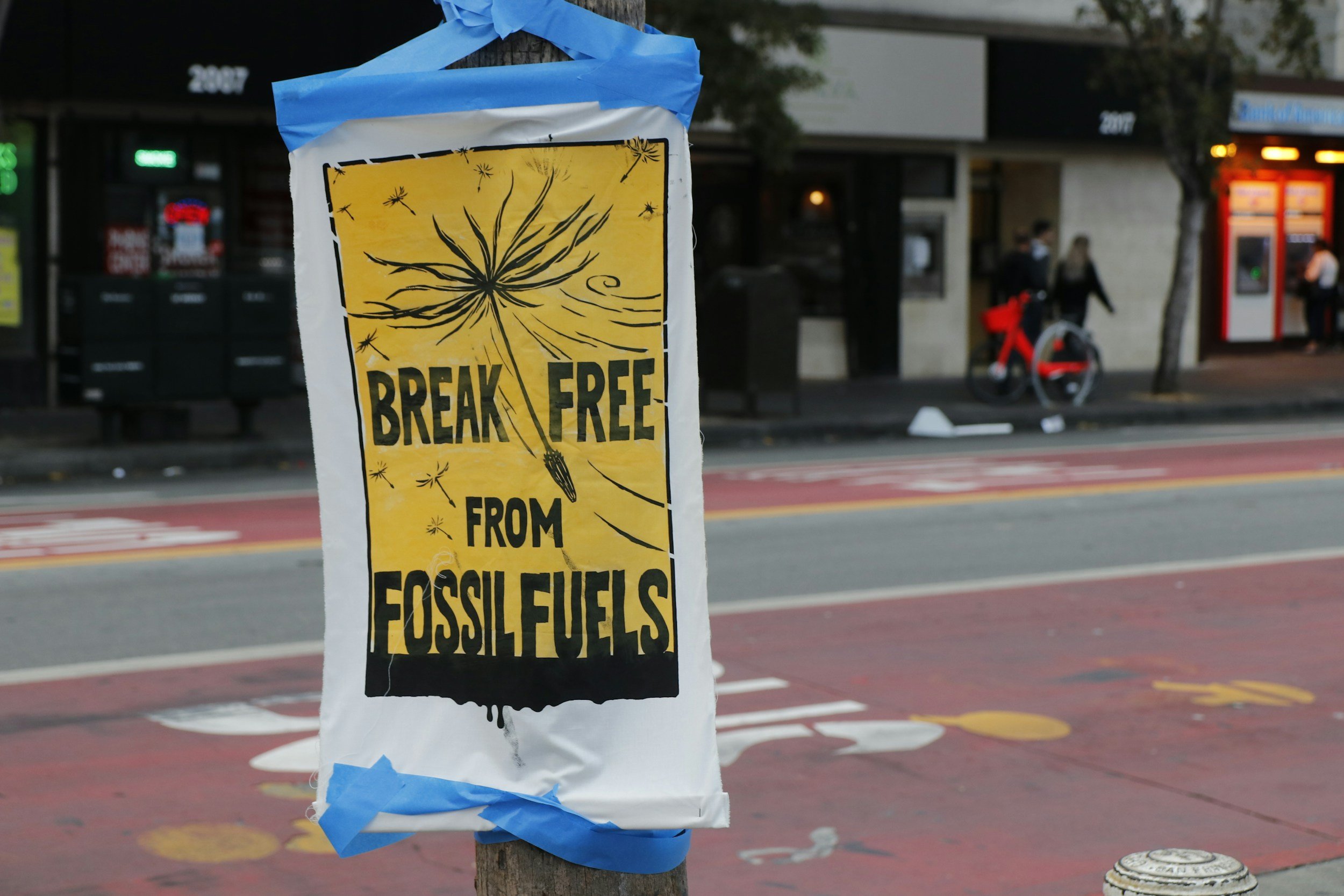 Insurance Industry's Hypocrisy: Warning About Climate Change, Backing Fossil Fuels