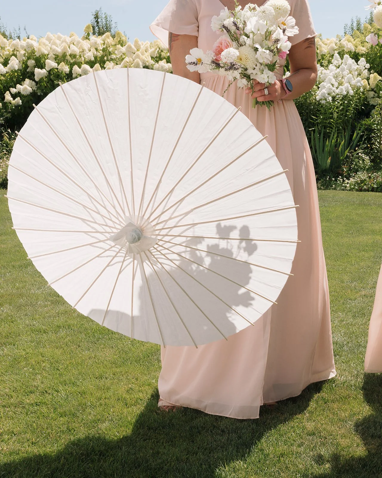 the-orchards-hood-river-wedding-photos-pastel-wedding-party-attire-99.jpg