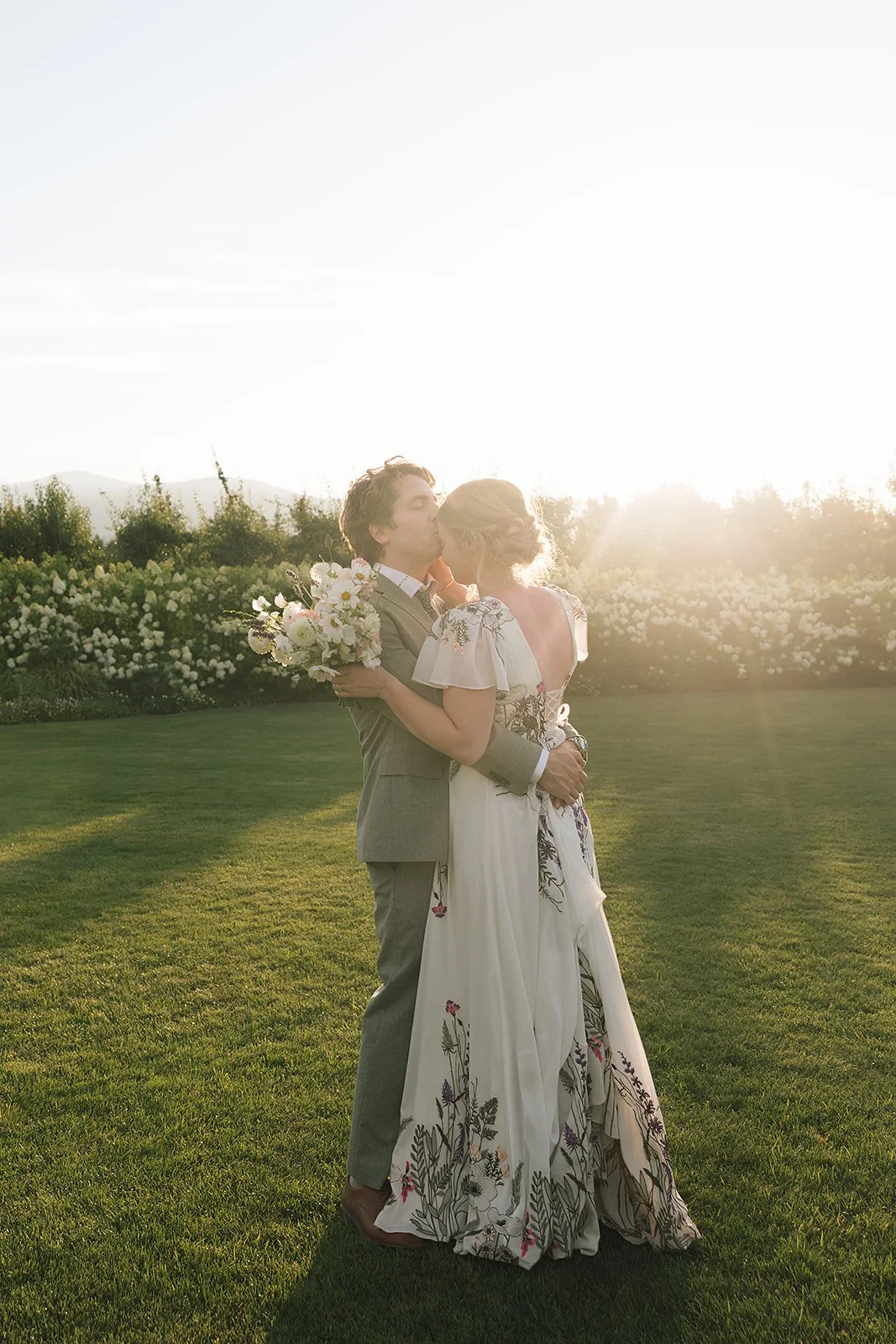 the-orchards-hood-river-wedding-golden-hour-15.jpg
