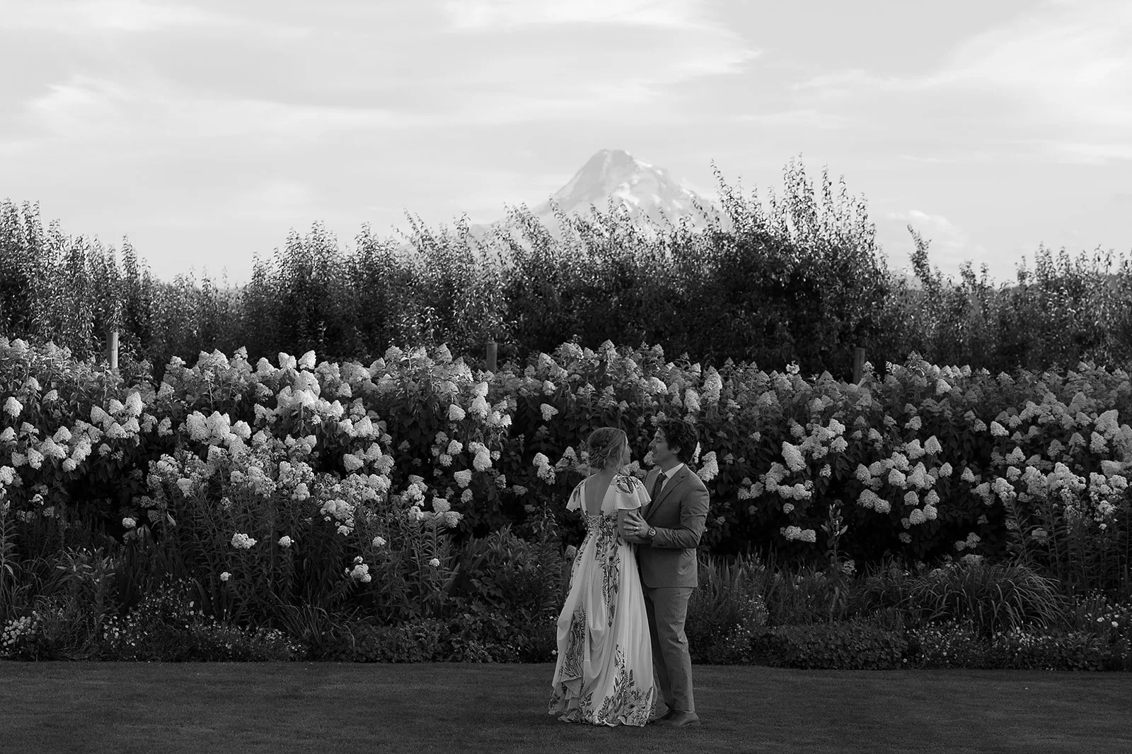 the-orchards-hood-river-wedding-golden-hour-64.jpg