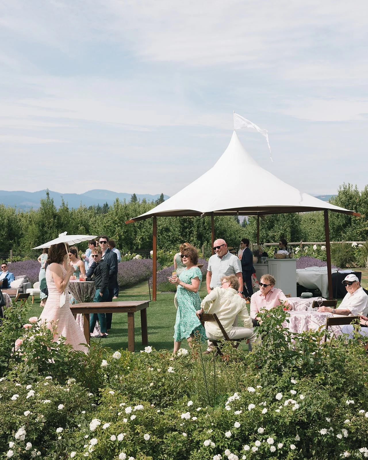 the-orchards-hood-river-wedding-photos-cocktail-hour-12 (1).jpg
