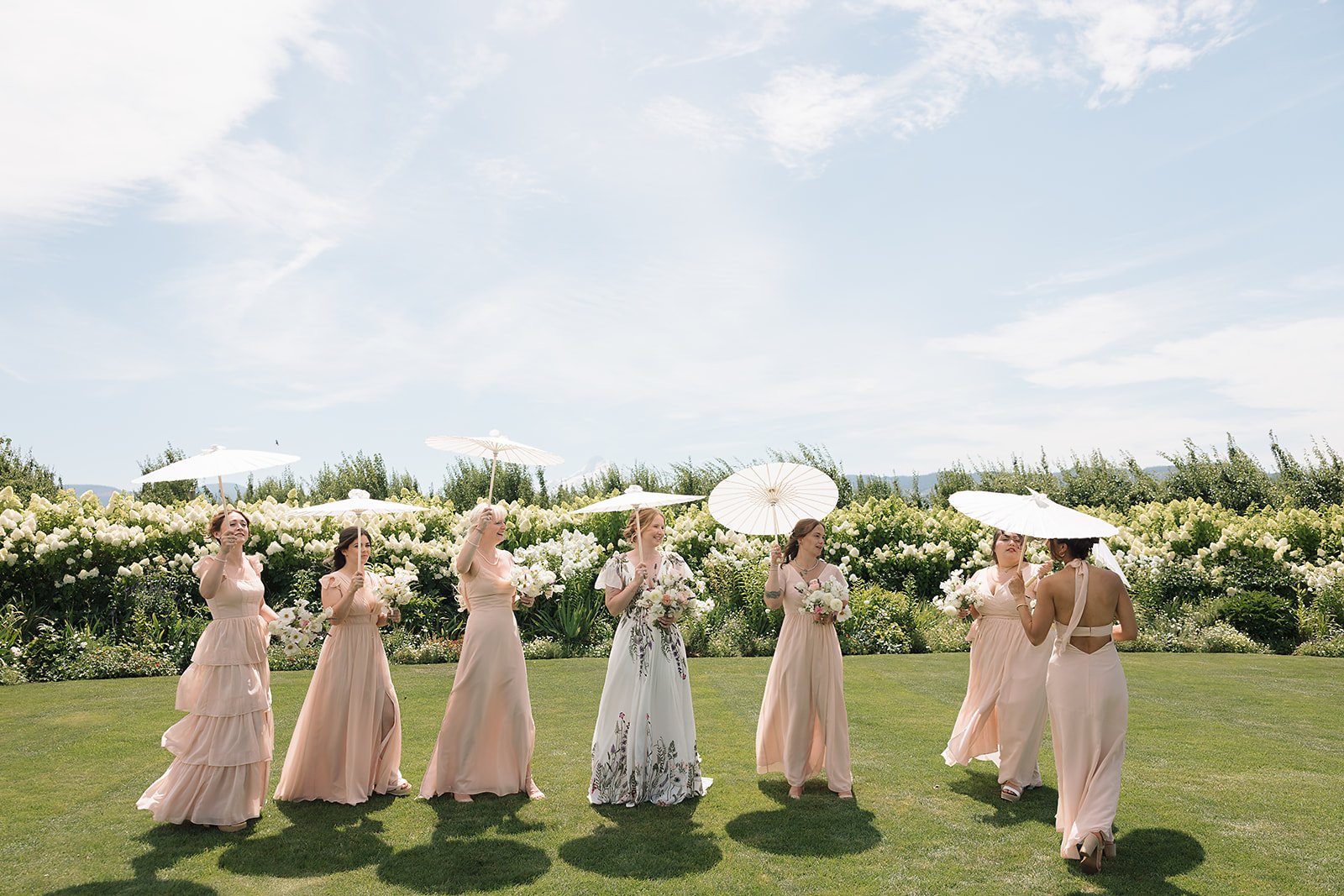 the-orchards-hood-river-wedding-photos-pastel-wedding-party-attire-100.jpg