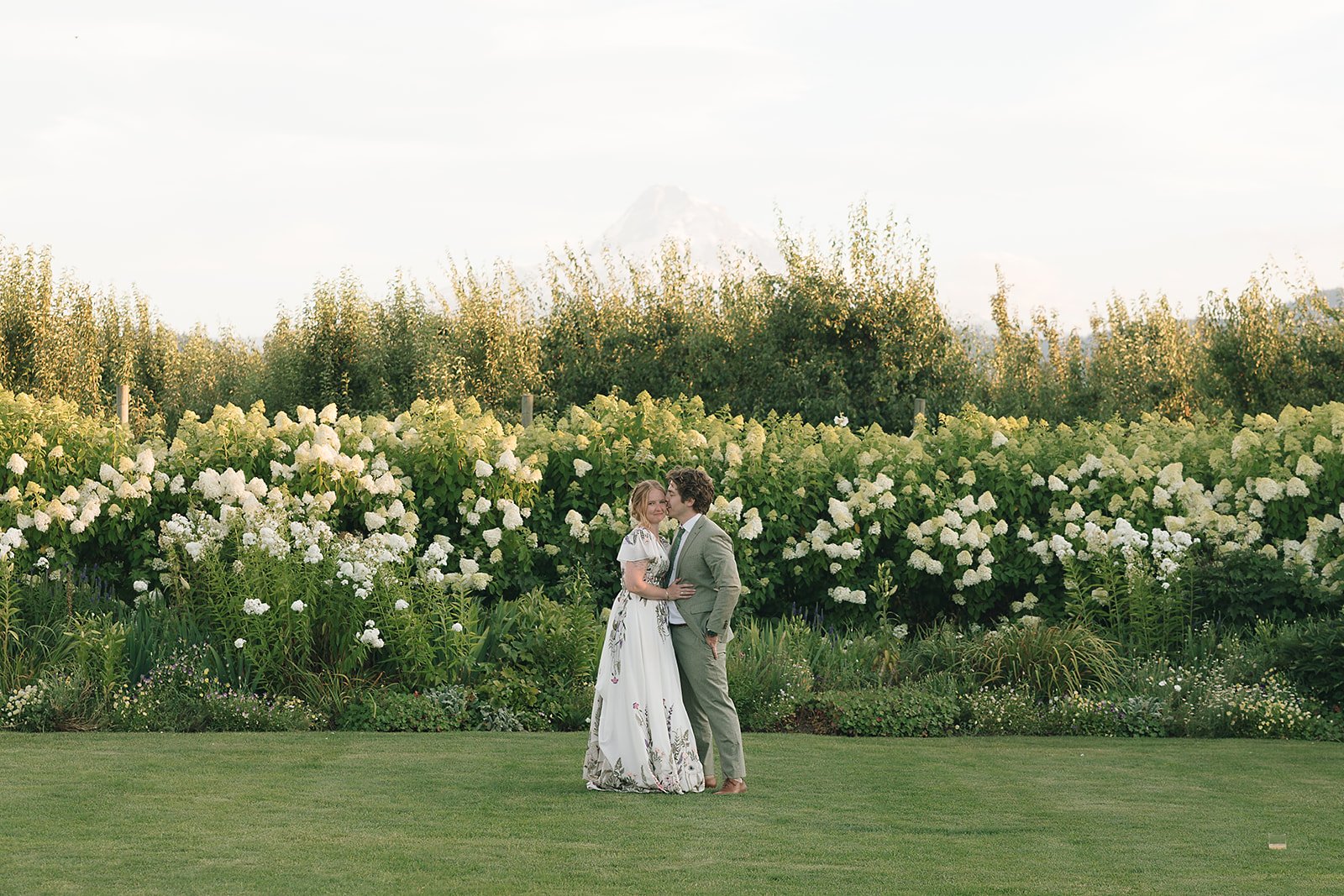 the-orchards-hood-river-wedding-golden-hour-62.jpg