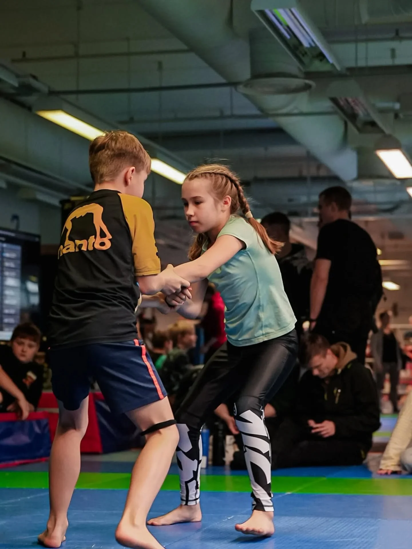 Willin juniori toiminnan ensimm&auml;iset kilpailut🤜🏻🤛🏻

Kisat k&auml;ytiin Imatralla @mmaimatra j&auml;rjest&auml;min&auml;. Willilt&auml; oli 3 kisaajaa joista yksi oli ensikertalainen. 2 kisaajaa olivat kokeneempia ja harjoittelevat my&ouml;s 