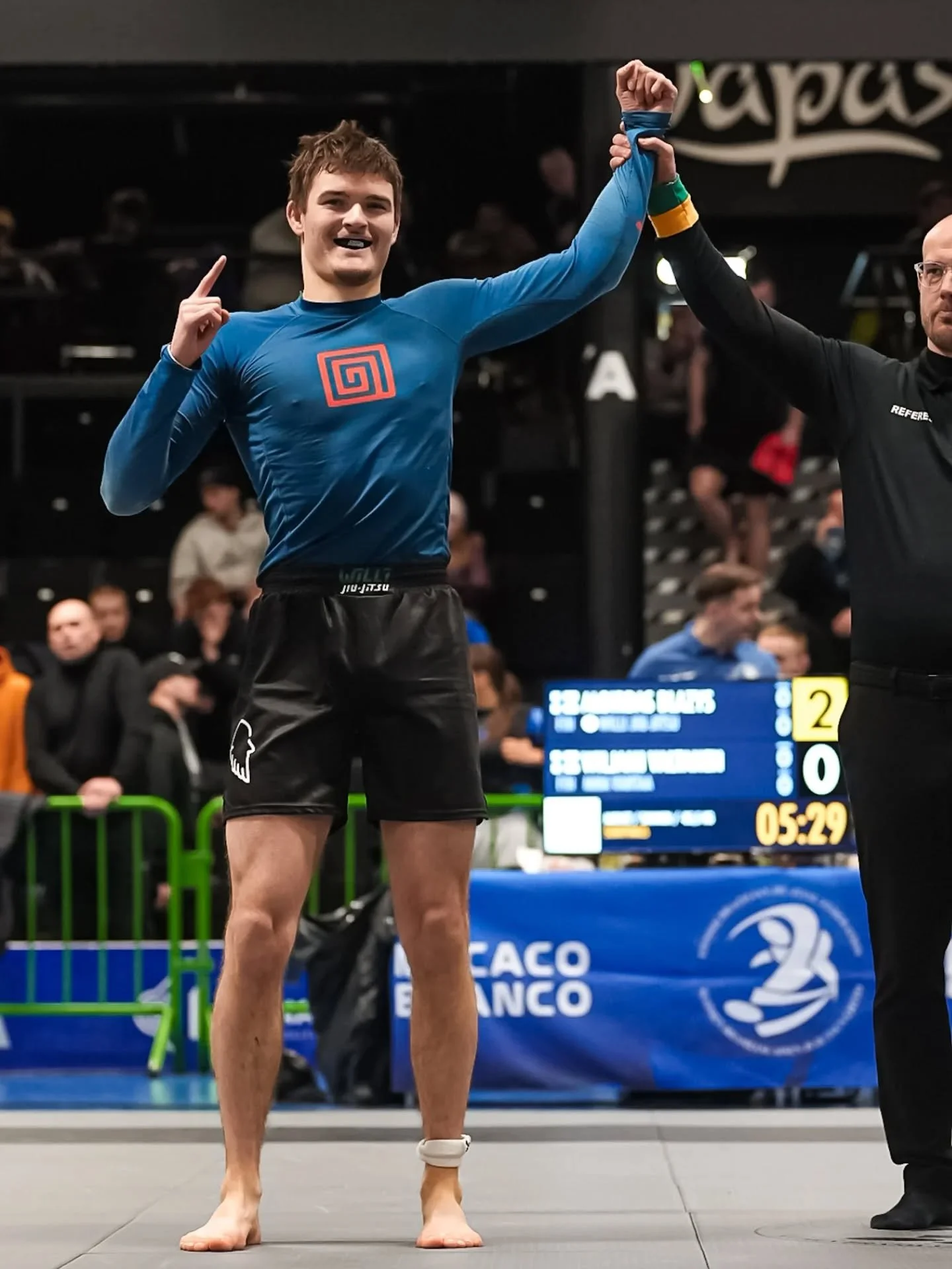 No-Gi SM-kisat eka p&auml;iv&auml; ja saldoksi 3 mitalia🥇🥈🥉

Jon🥇
Agge🥈
Elias🥉

Huomenna jatketaan valkov&ouml;isten sarjoilla ja sill&auml; meilt&auml; on 2 kisaajaa