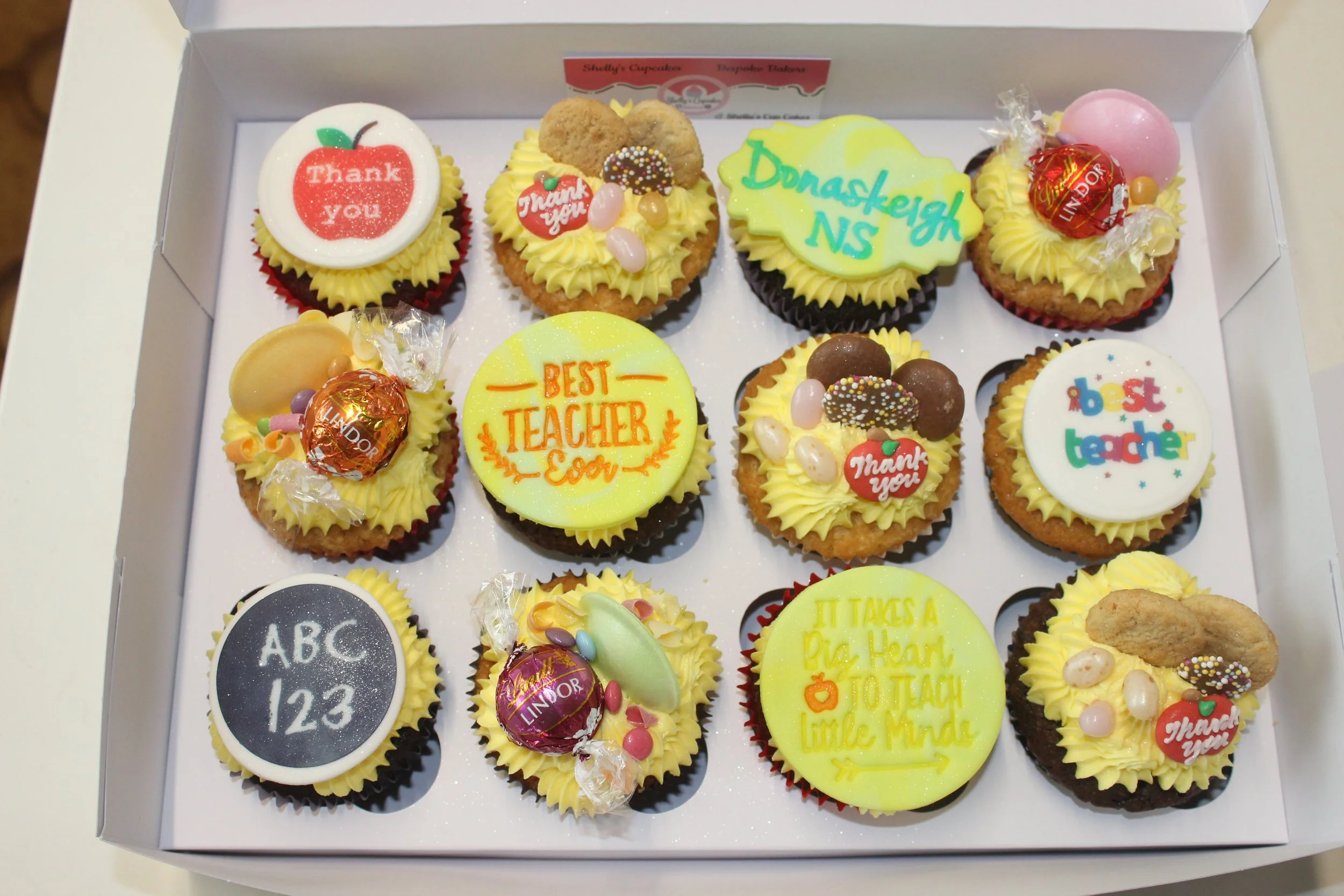 12 Cupcake Box