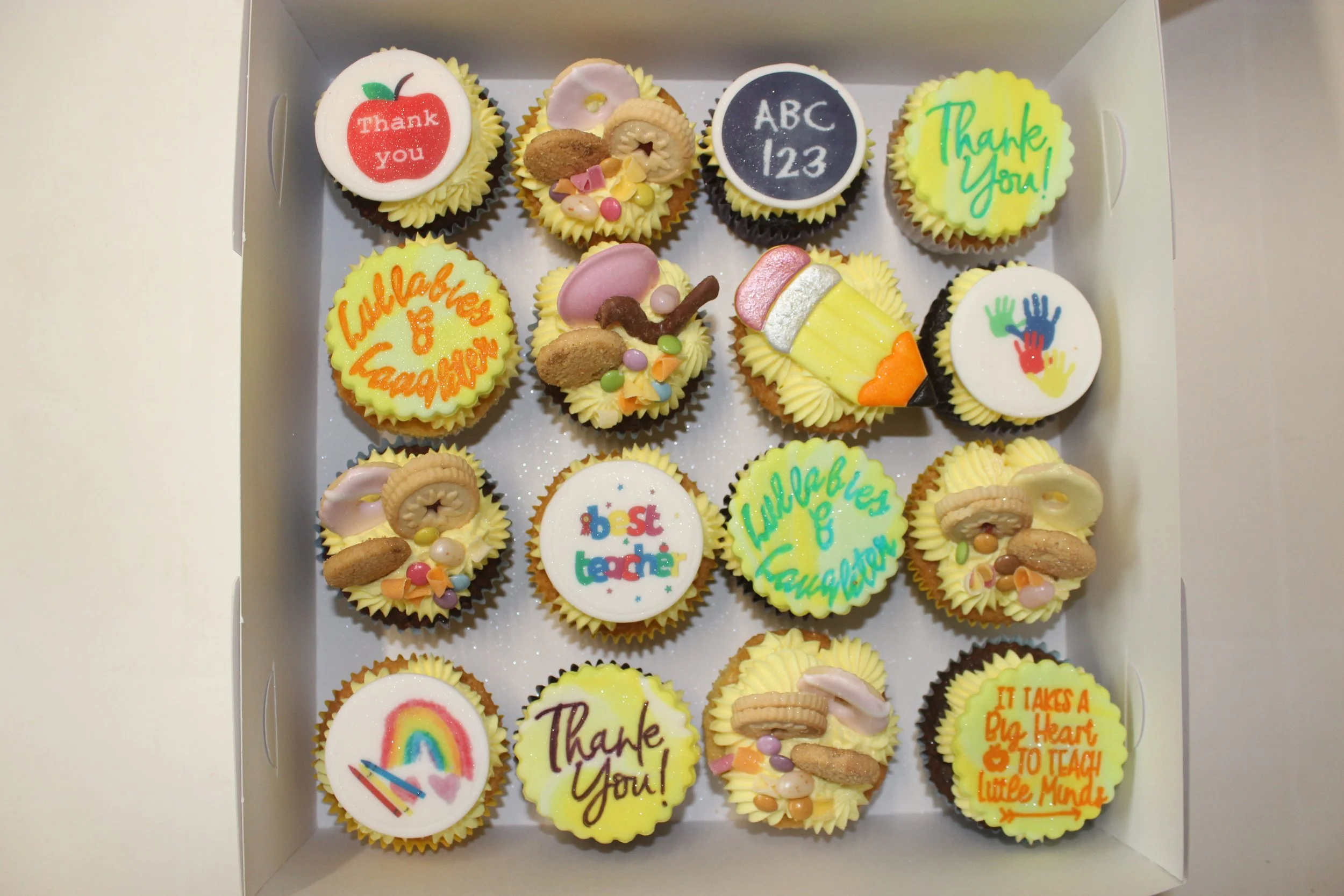 16 Cupcake Box