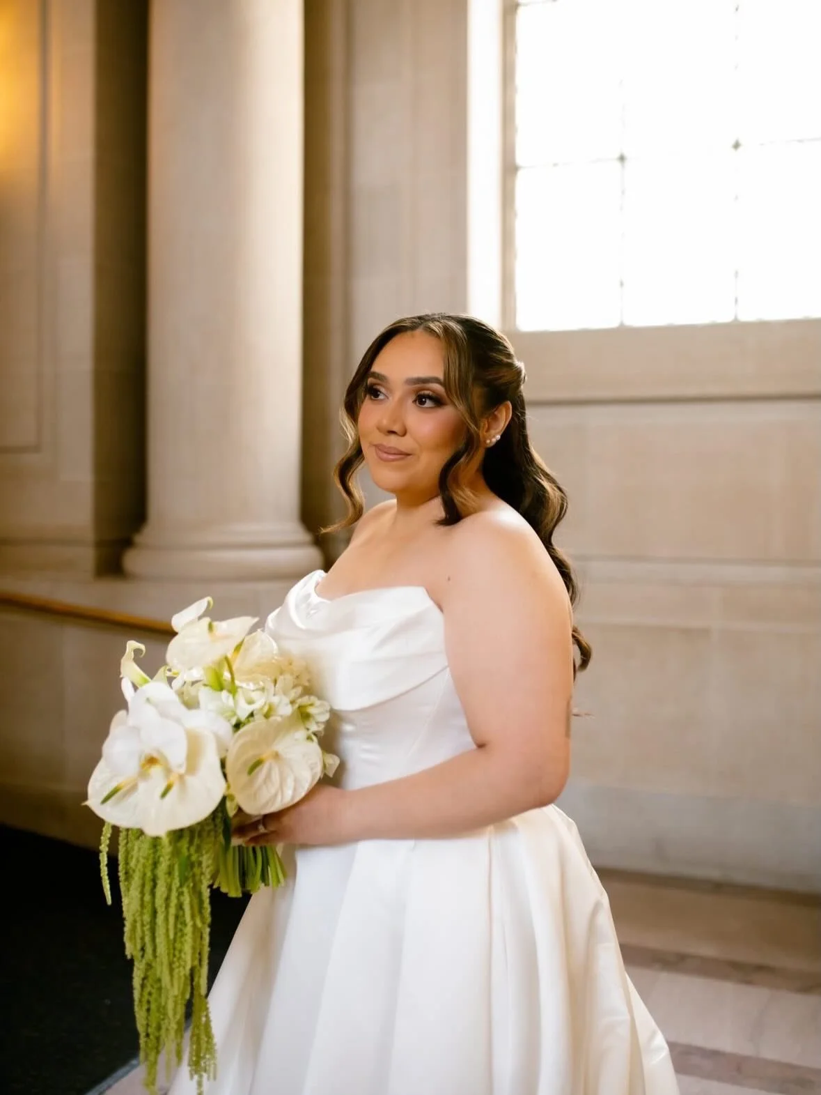 💍🤍

Bridal Makeup @makeupbykarelii 
Bridal Hair @thestylistvee