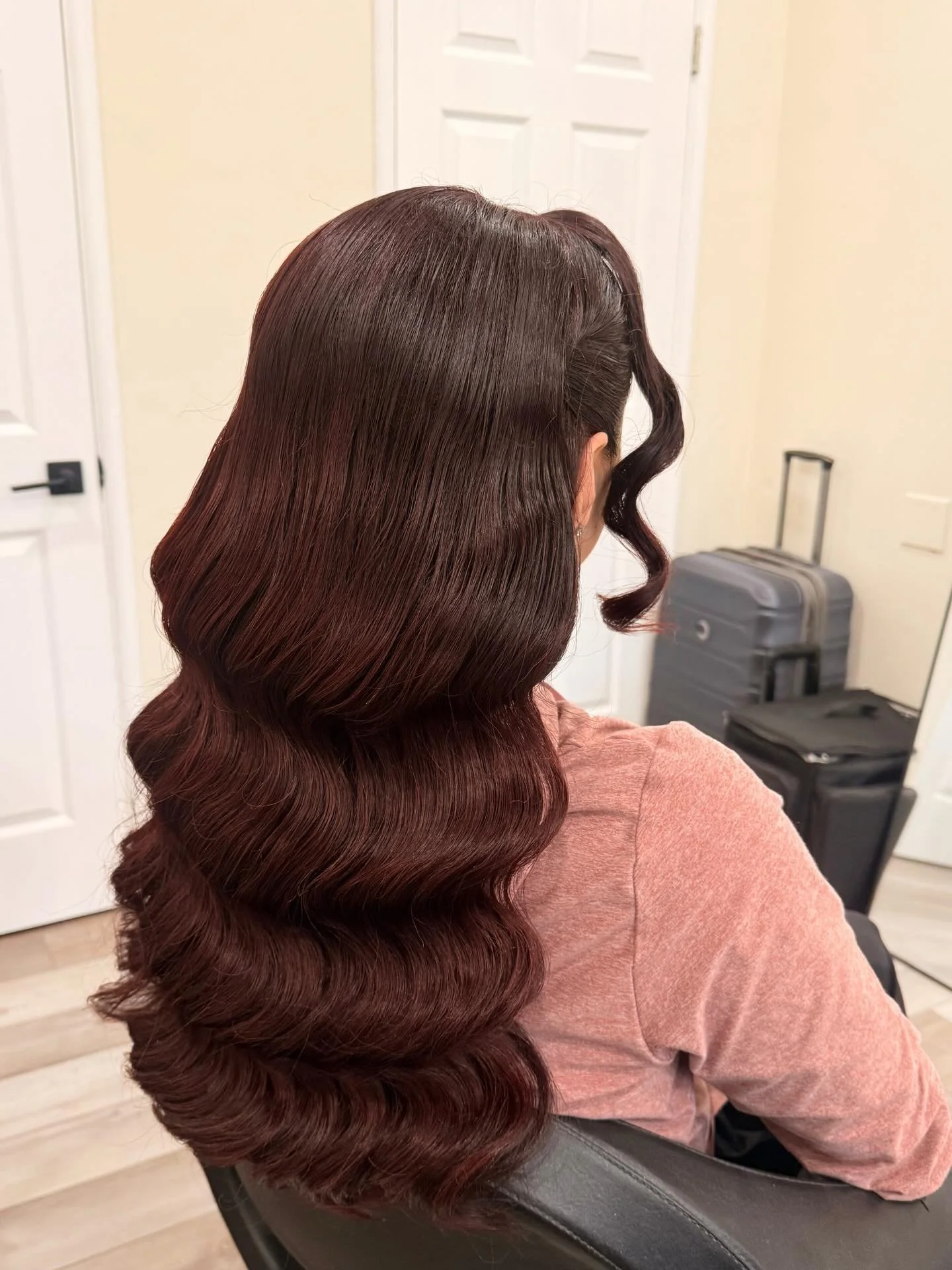 Hollywood Waves

No extensions needed for my girl @tety_pena 🥰
One of my favorite hair colors 💖