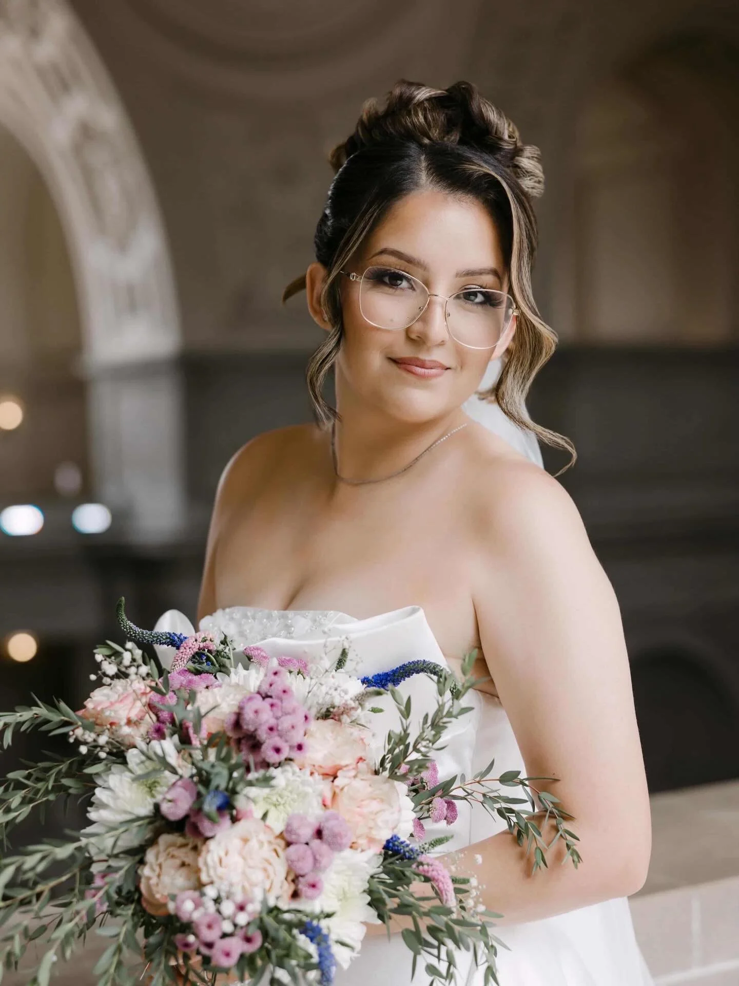 💍🤍

Bridal hair and makeup by @thestylistvee