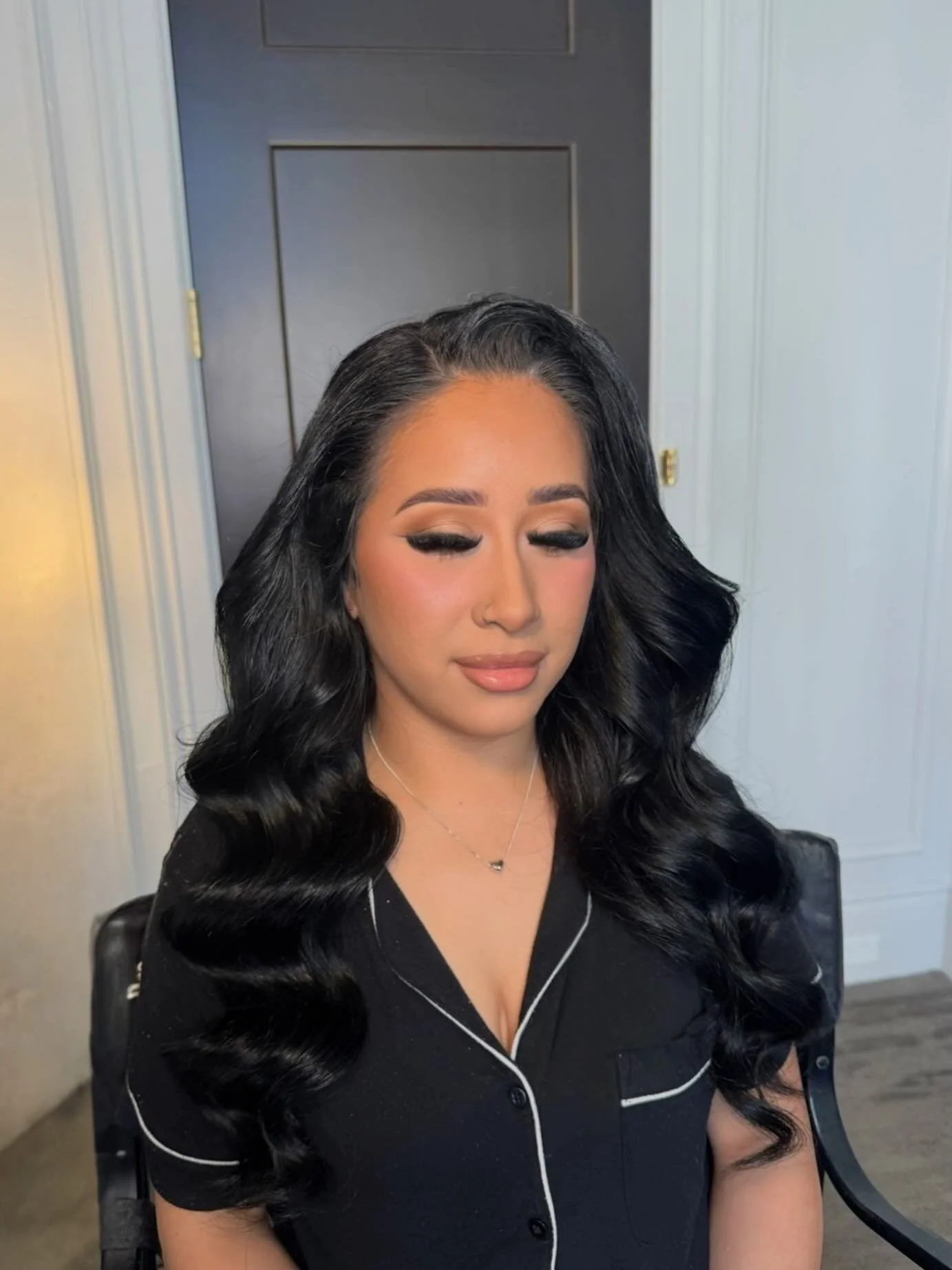 Hollywood Waves 

Makeup by @makeupbykarelii 
Hair by @thestylistvee