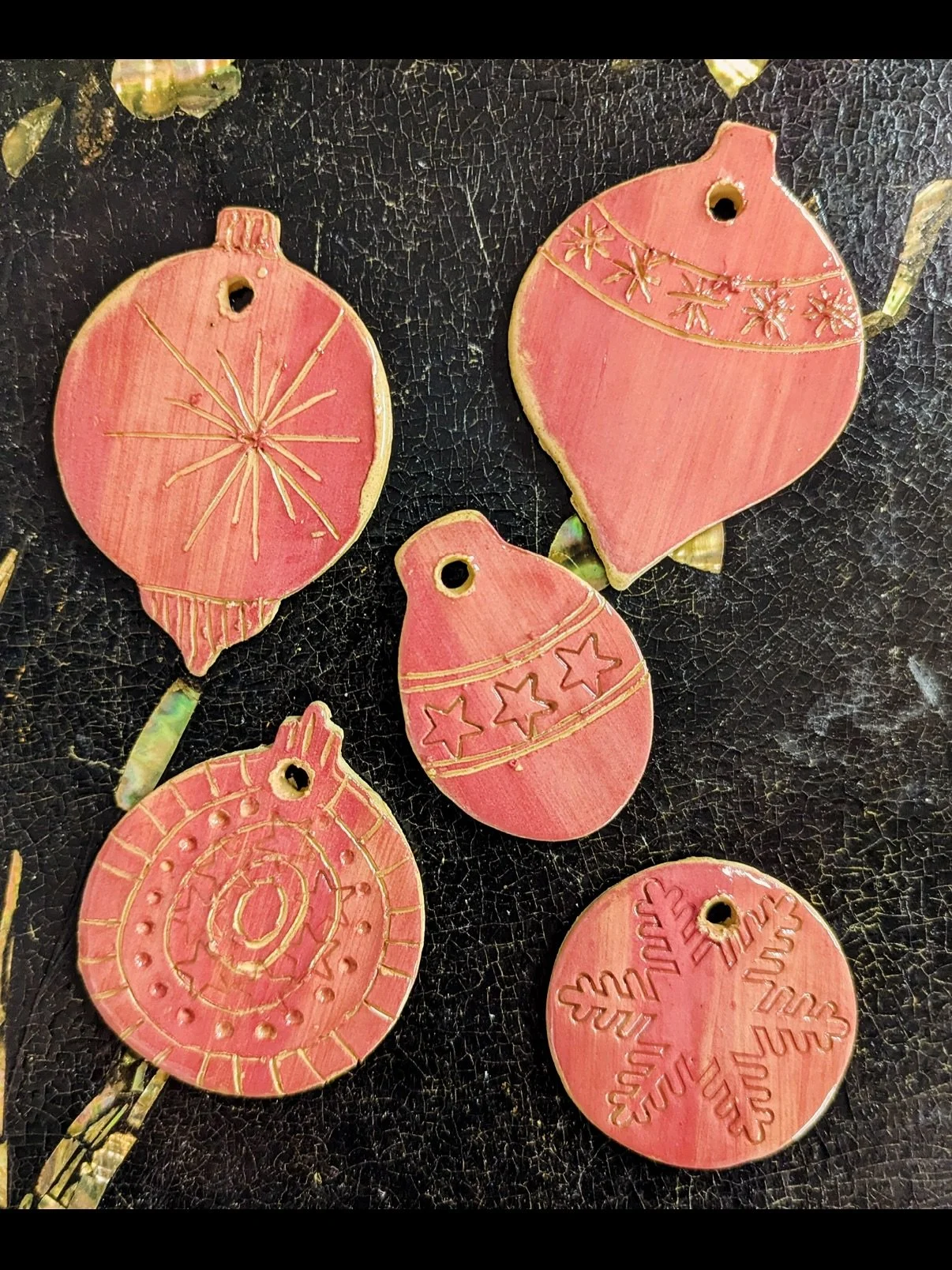 🎄✨ Get your hands festive! Clay + creativity workshop✨🎄

Join us on Saturday 15th November, 2 pm&ndash;4 pm at Brookside Art Shed for a little slice of Christmas magic 🌟 &pound;25 for adults and &pound;20 for kids, you&rsquo;ll have the chance to 