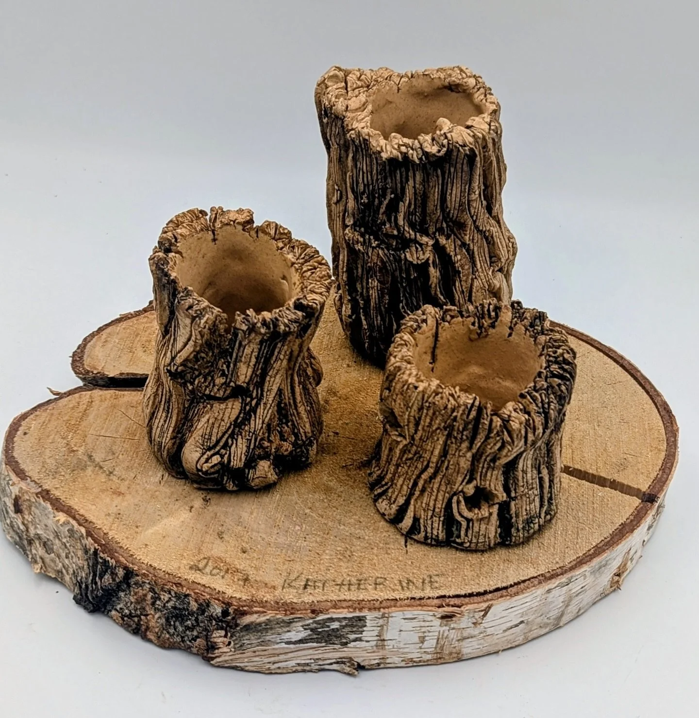 Step into the calm rhythm of clay and take time to properly learn the craft of pottery ✨

This mixed-ability pottery course at Brookside Art Shed is a guided, hands-on journey through essential hand-building techniques, from shaping and joining to su