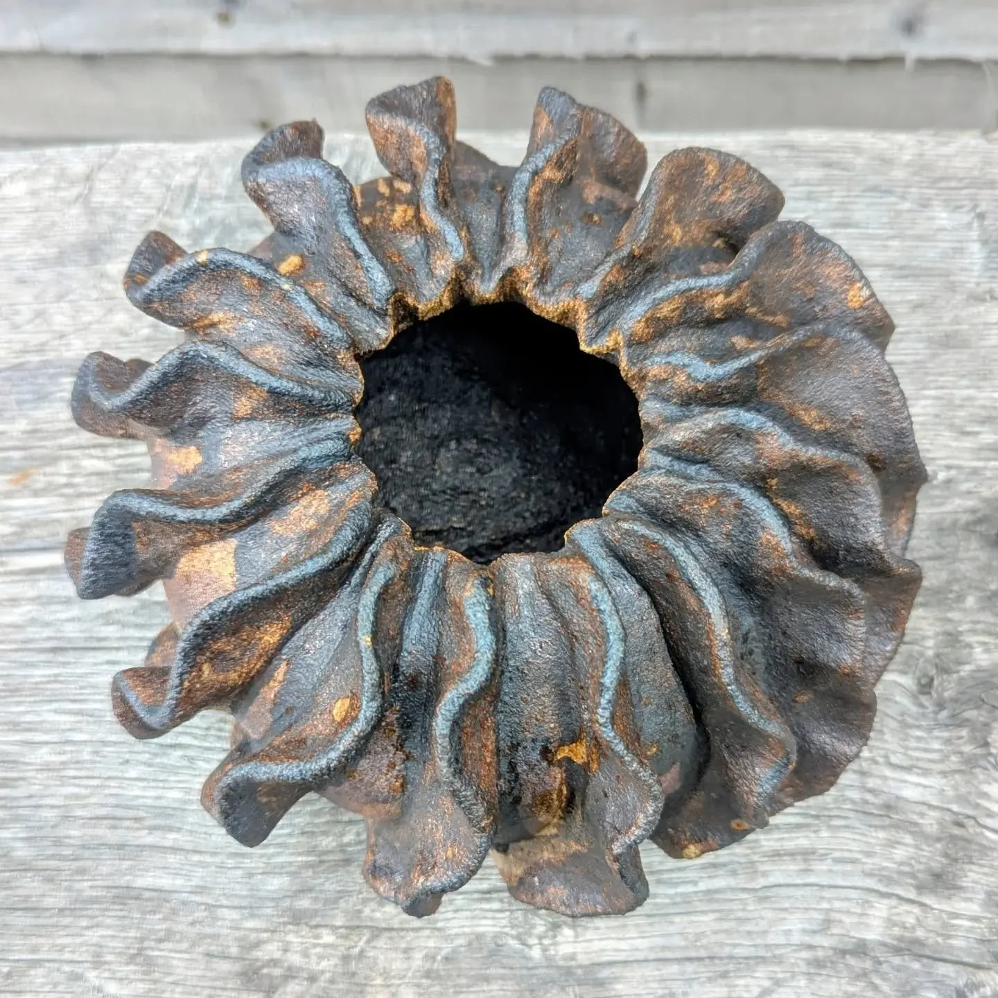 There are a few places left on our Sculptural Organic Form Masterclass! Saturday 20th June, 10am to 4pm. Learn a range of hand-building techniques and surface decoration using clay slips. All abilities welcome 🤗 link in bio or dm for more details. #