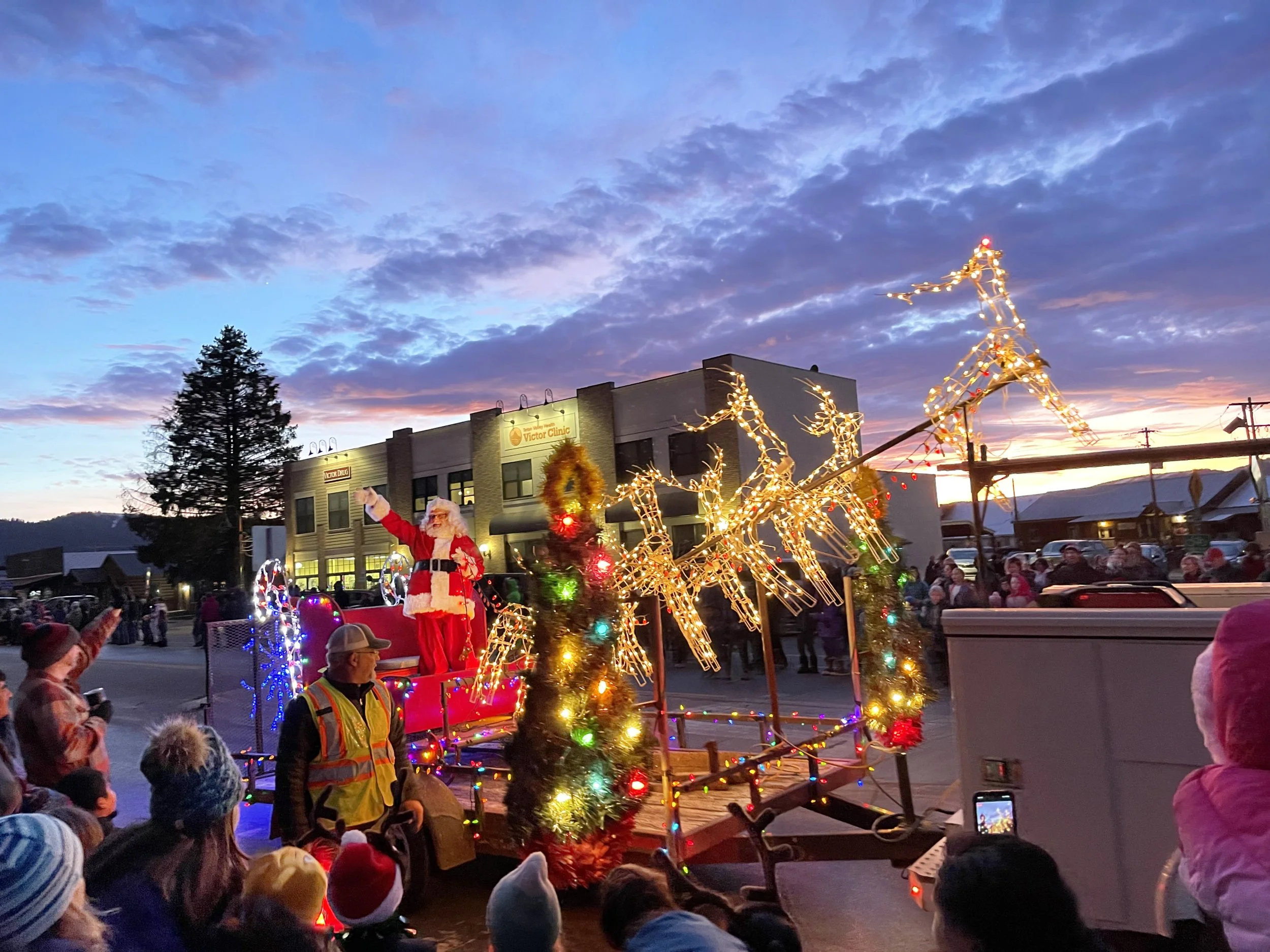 Alyssa Moss, "Come Home for Christmas," 2021.