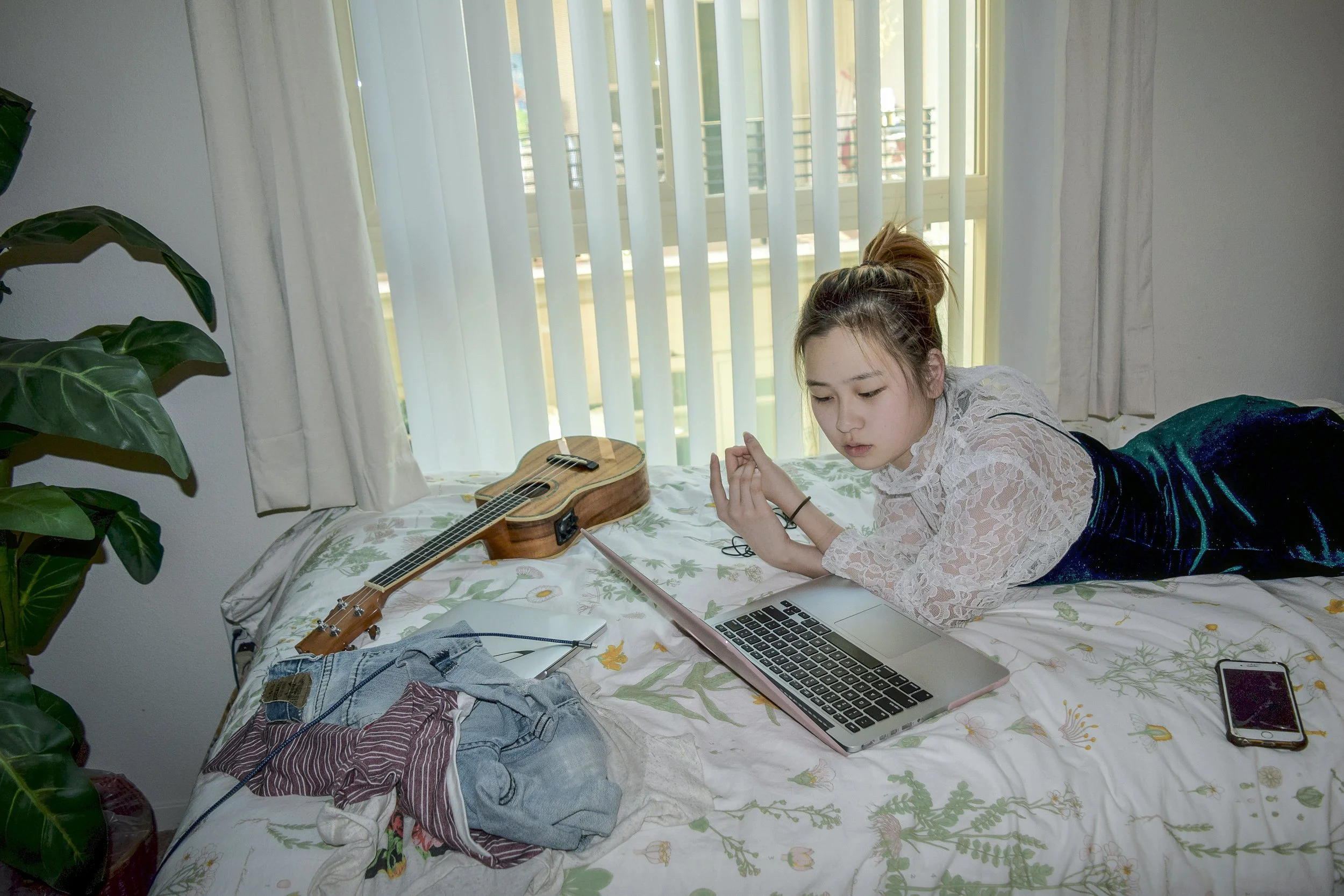 Yeneca Kim, "58:23:00," 2018. "There are only two types of work in this world: the work we enjoy and the work we dread. But in order to survive we have to do both."