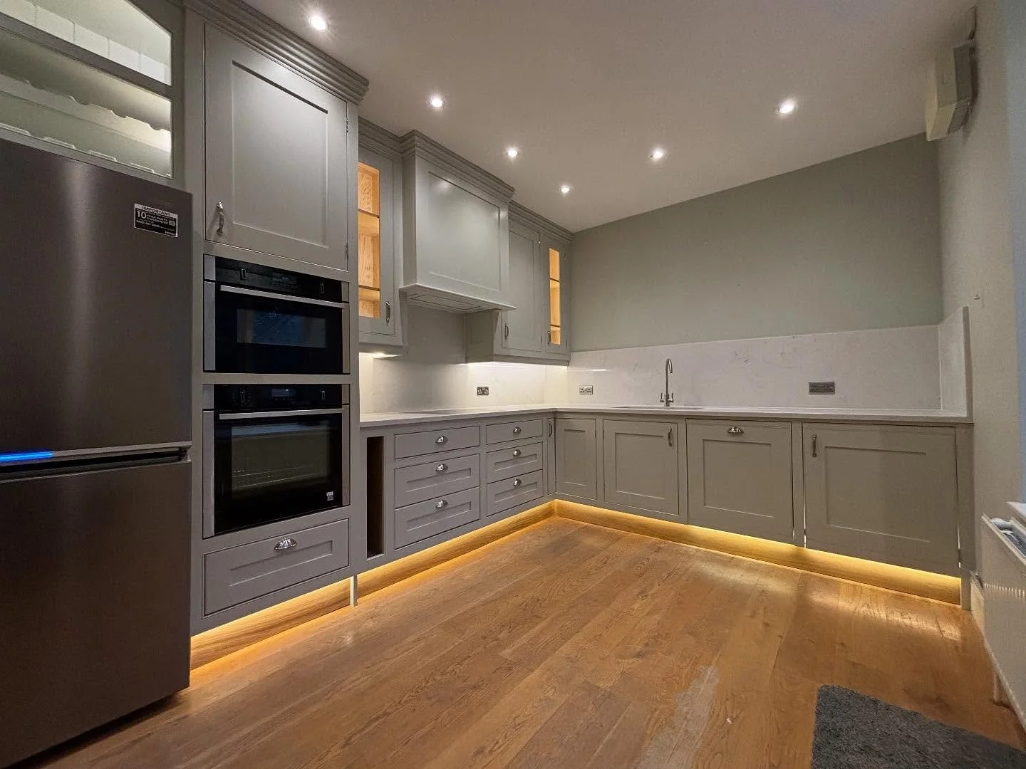 Clean lines, warm light, and full-height units that use every inch with purpose. 
A kitchen built for both style and function.
Finished in @farrowandball Cromarty  #farrowandballcromarty  #bespokeinteriors #bespokefurniture #bespokekitchen #handmade 