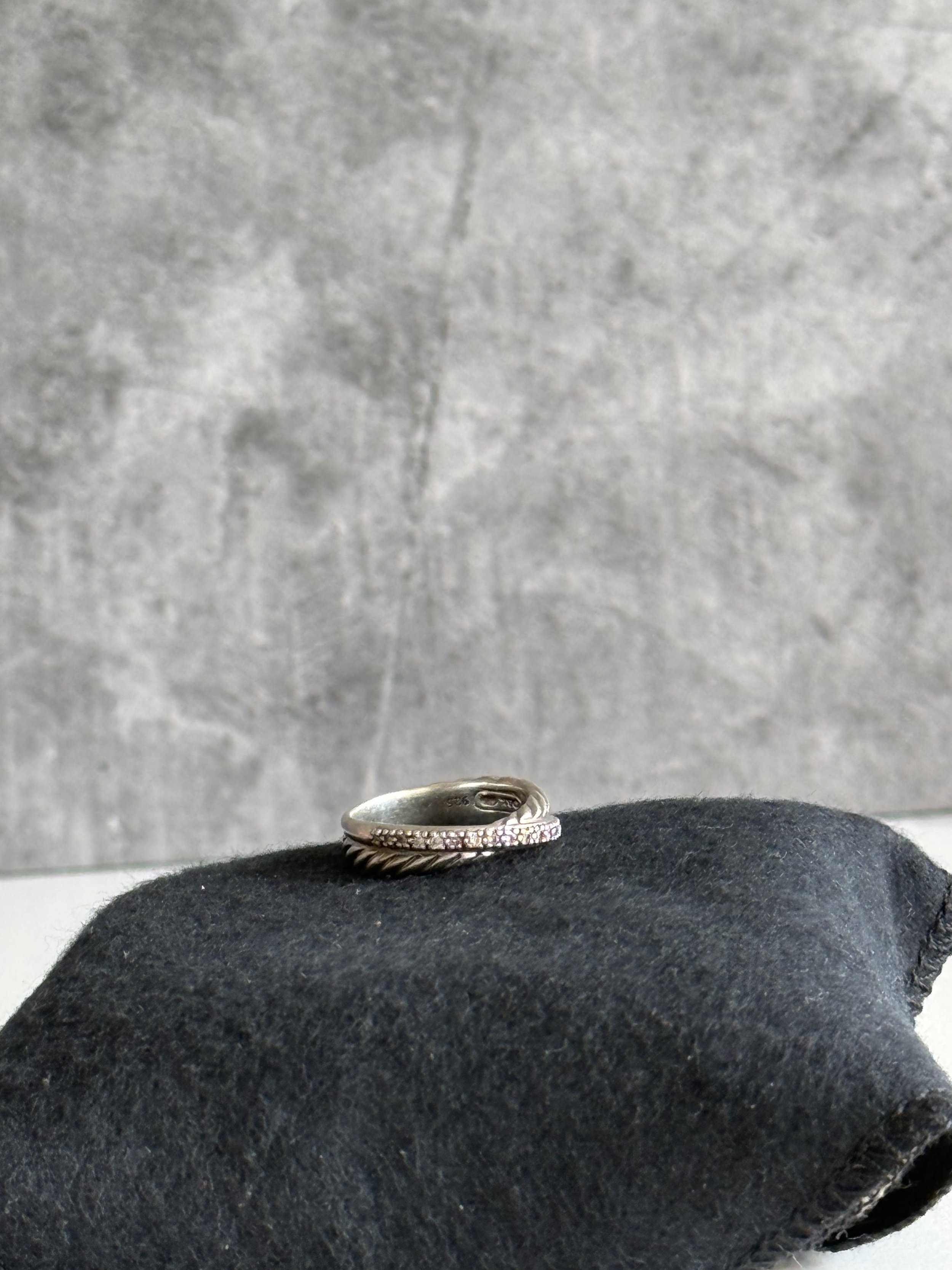 DY Crossover Band Ring img2.jpg