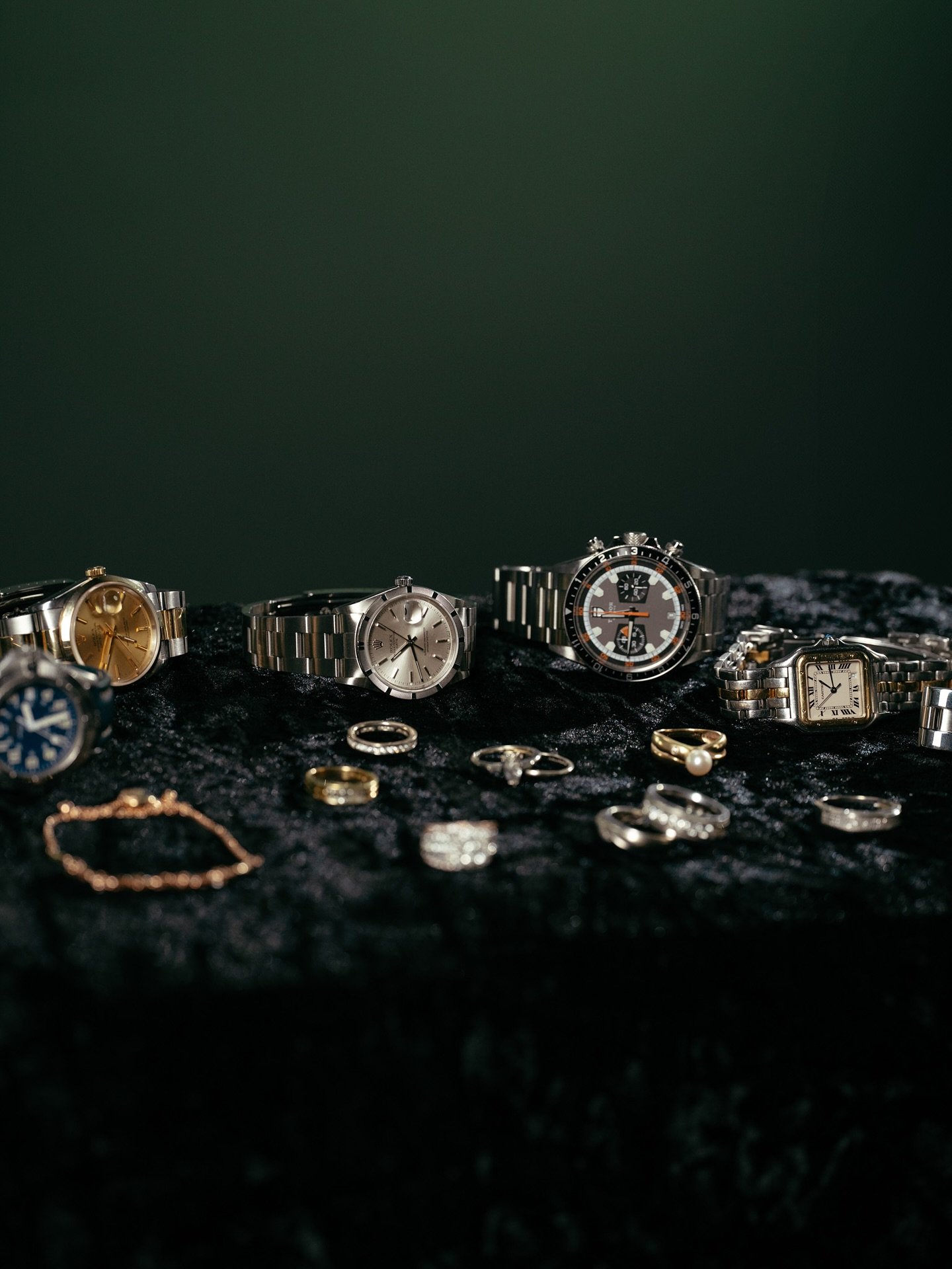 Gold is valued by its karat and weight, but even broken or outdated pieces hold worth.

At Luxury Buyer KC, we assess your jewelry using real-time market prices to provide a fair, no-pressure appraisal.

✨ Understand your piece. 
💰 Know your options