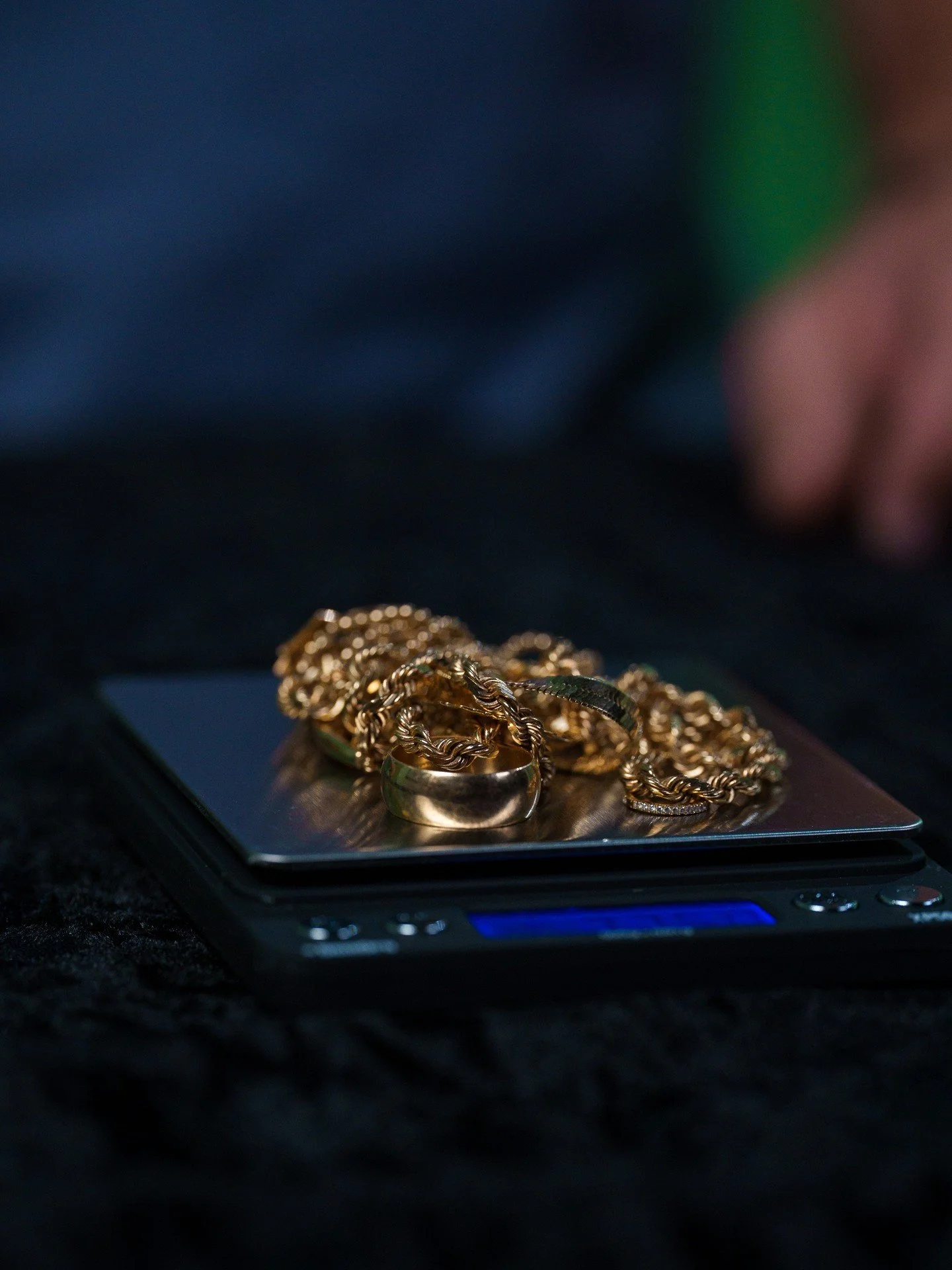 The price of gold fluctuates daily on the global market. 📈 

We connect your unwanted gold directly to that real-time value. Our process is simple: we verify the purity (karat), weigh it accurately, and make a top-tier offer based on the current mar
