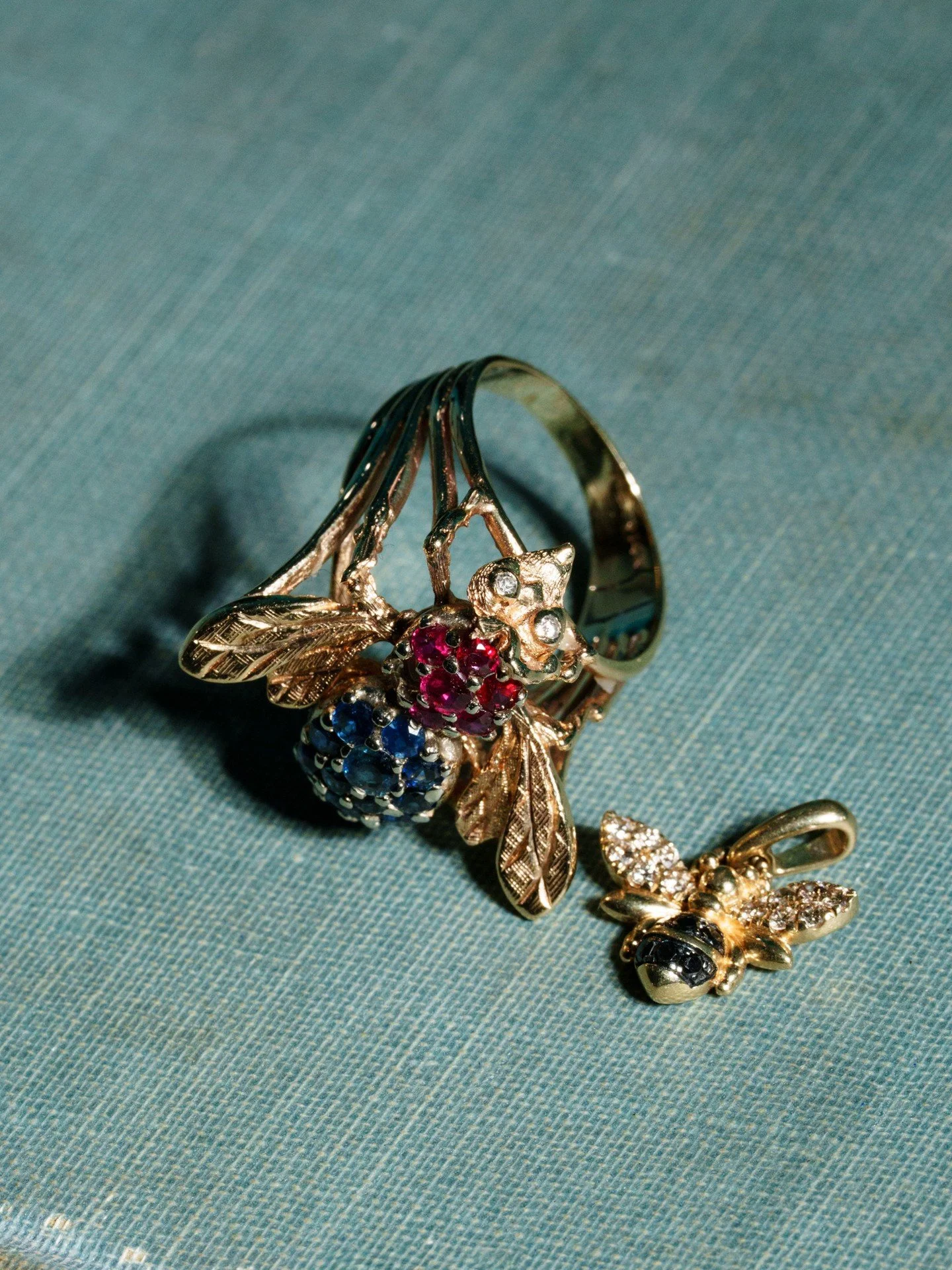 When appraising an estate collection, we look for value beyond the raw materials. 🧐

Take this bee-themed jewelry, for instance. A non-expert might only see its gold weight. A GIA expert sees a highly collectible &quot;figural&quot; piece.

The appr