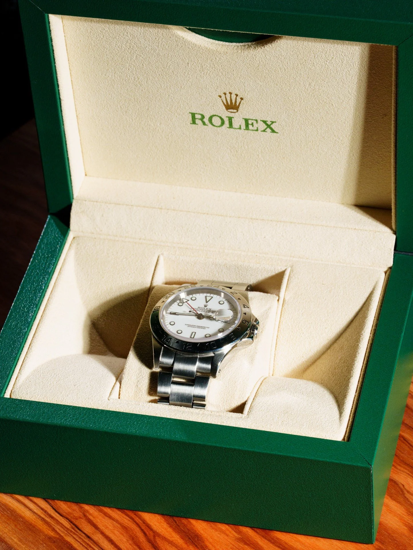 A luxury timepiece holds significant value, and selling it requires an equal level of discretion. We are an appointment-only office in Kansas City, ensuring you receive a one-on-one, confidential evaluation from an industry expert.

This exclusive mo