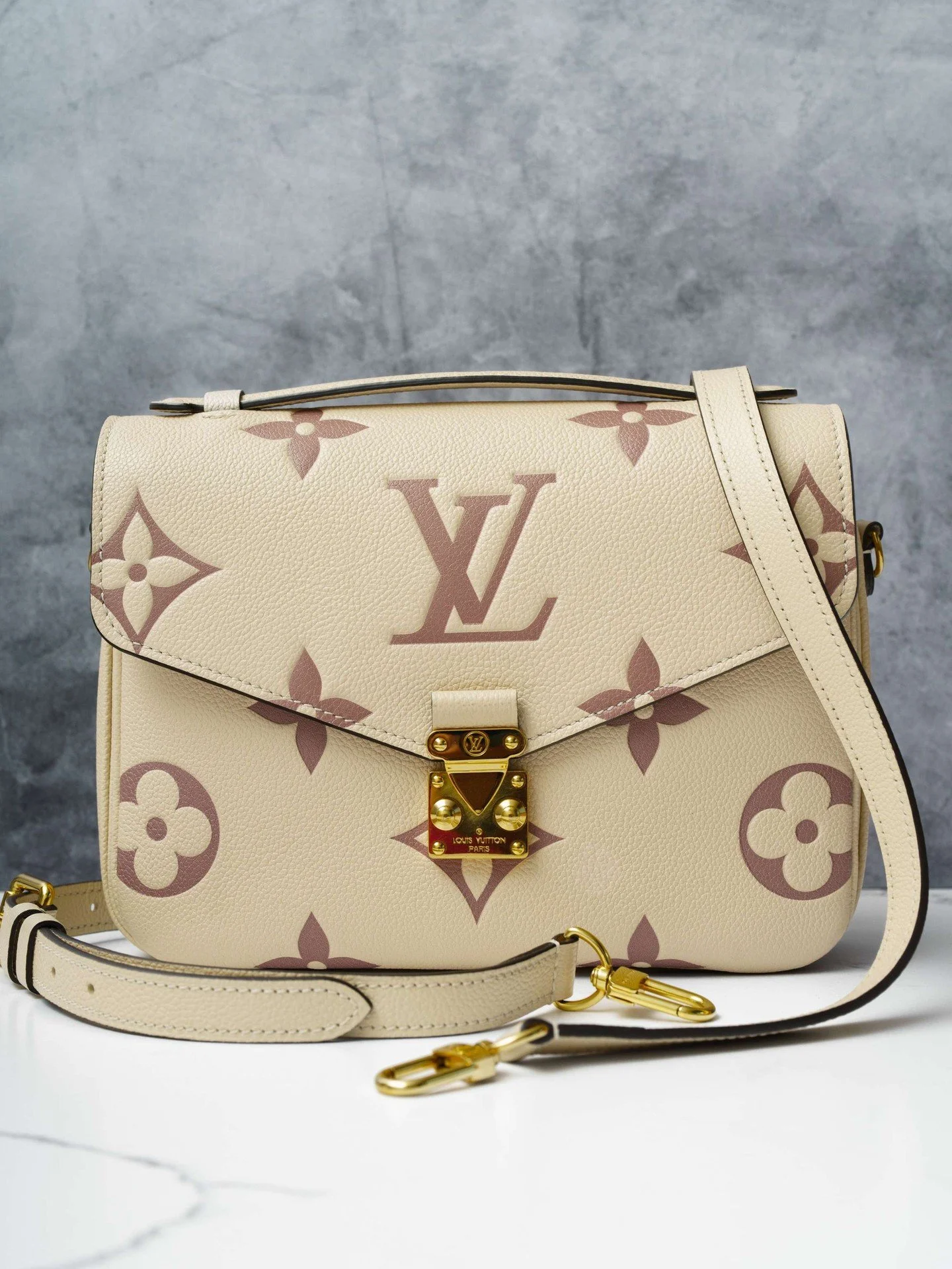 A modern classic built on flawless details and heavy hardware. 

Pieces kept in this condition command top market value.